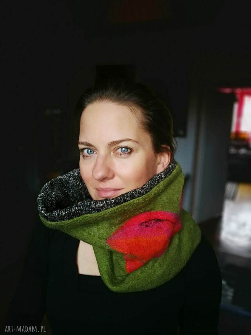 Komin wełniany boho w kwiaty na podszewce, blisko szyi - długi do naciągnięcia na głowę