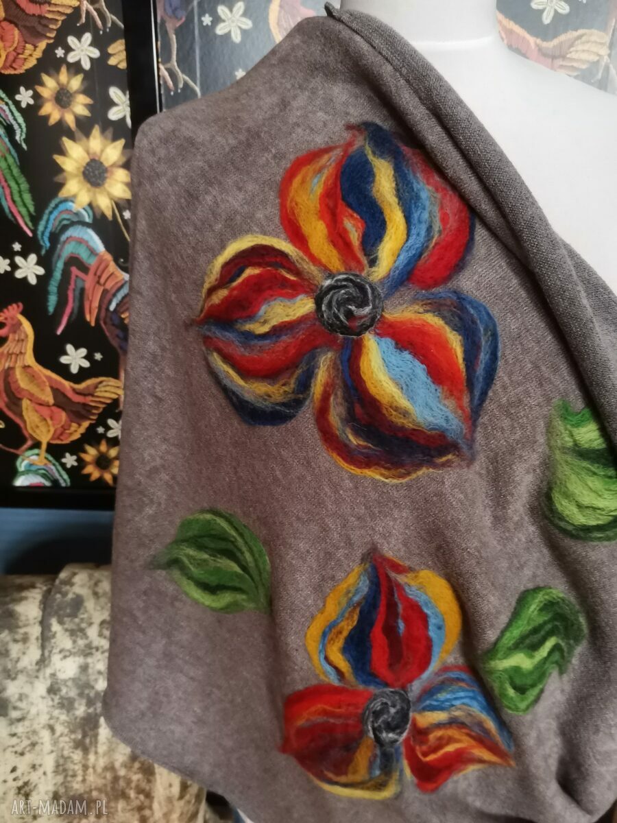 Ciepły komin wełniany z filcowanej wełny merynosów - folkowe kwiaty etno boho (38 x 41 cm)
