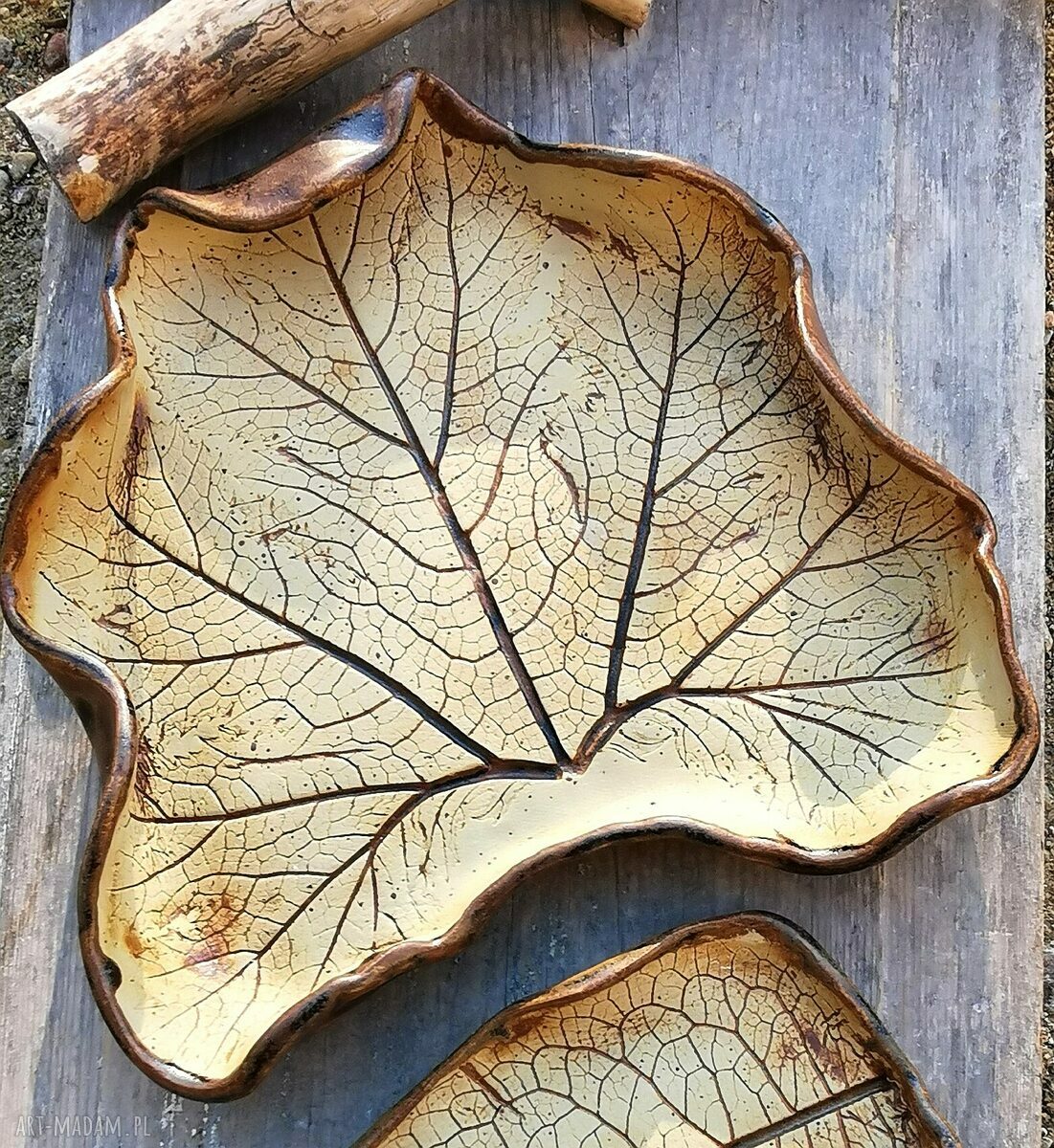 Komplet 2 ceramicznych pater kamionkowych w kształcie liścia (c121)