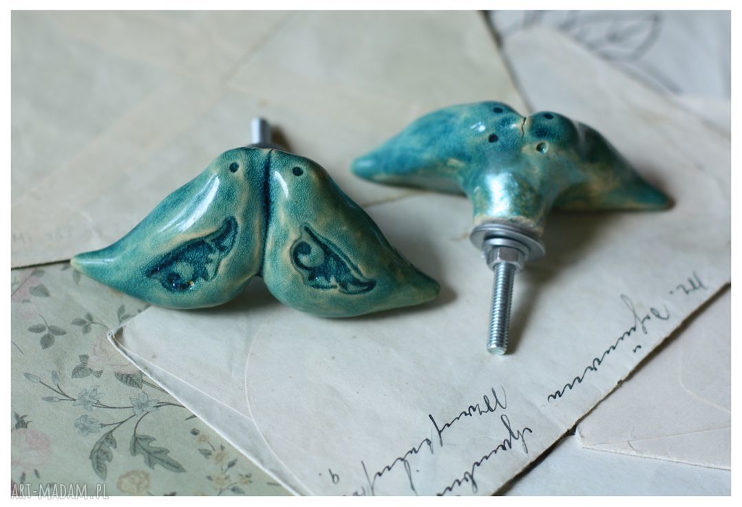 Komplet 2 ceramicznych uchwytów z turkusowymi ptaszkami do szuflad