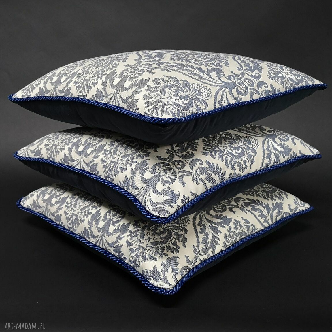 Komplet 3 poduszek ecru i granat ze sznurem 45x45 cm - poszewki