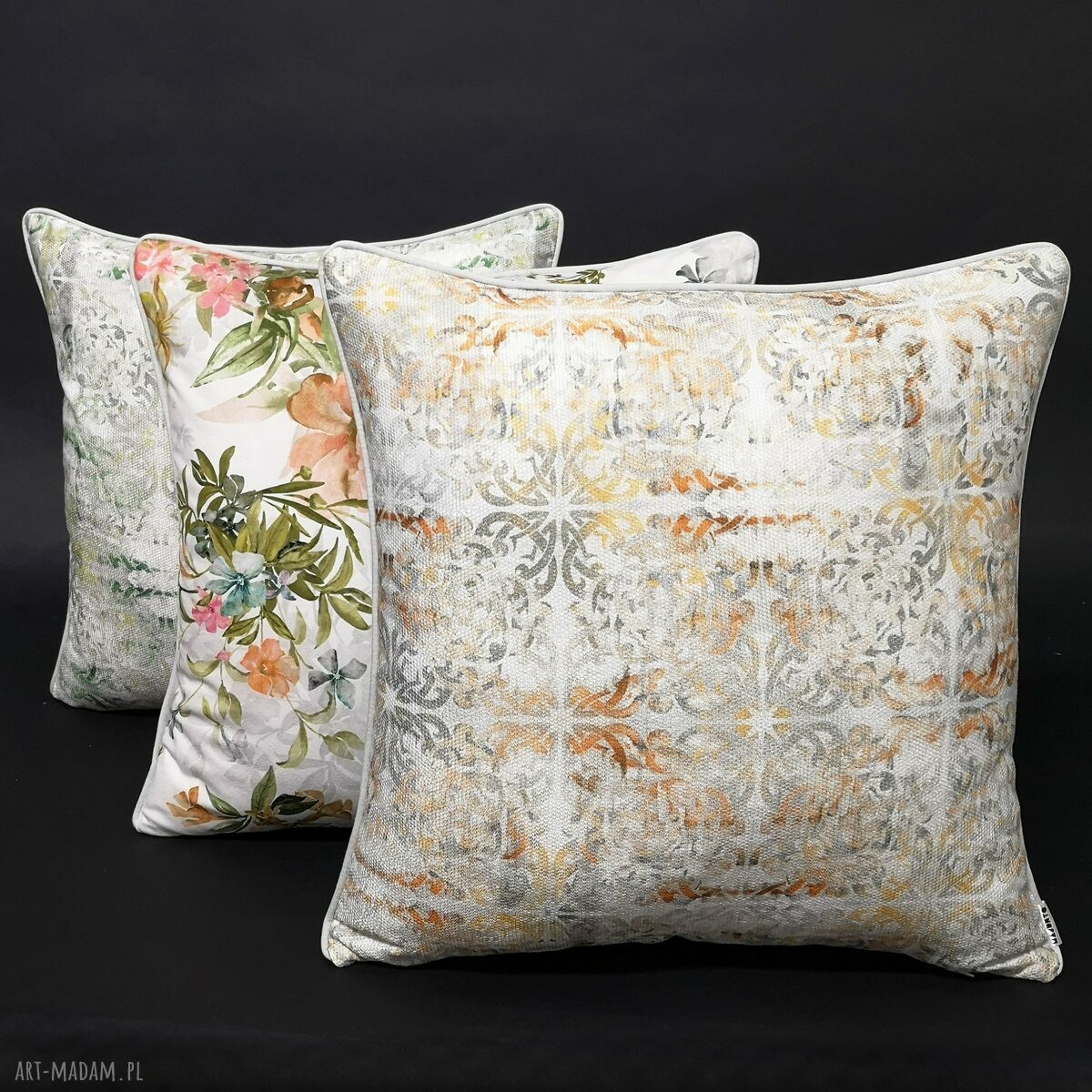 Komplet 3 poduszek Velvet KWIATY 45x45 cm - romantyczna dekoracja do sypialni