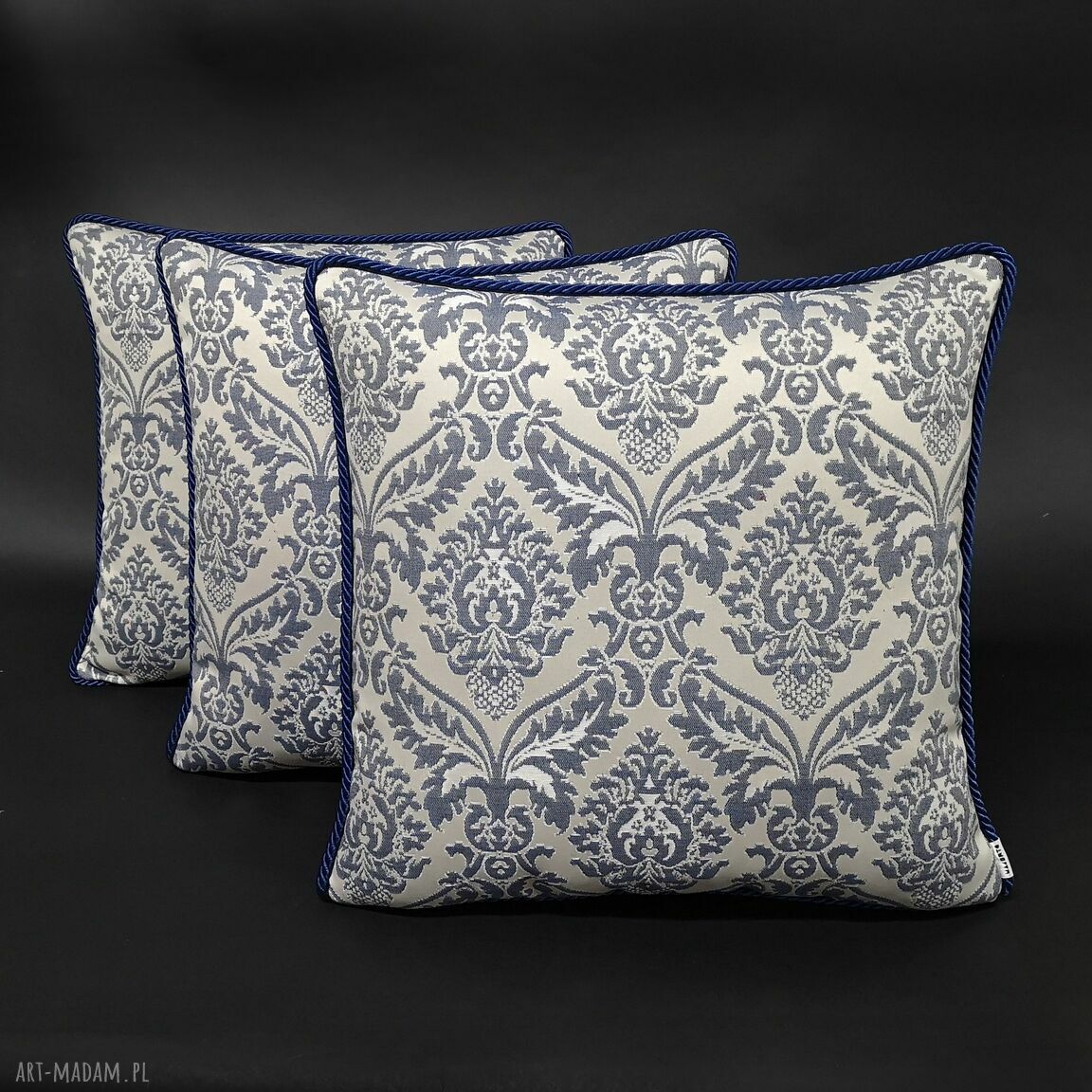 Komplet 3 poduszek ecru i granat ze sznurem 45x45 cm - poszewki