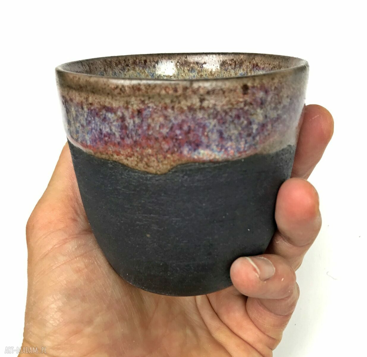 Ceramiczny komplet śniadaniowy ręcznie robiony z czarnej gliny