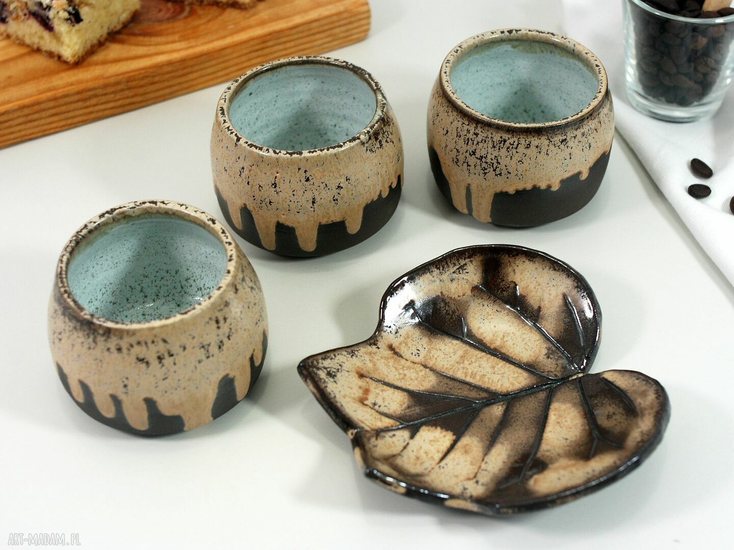 Komplet ceramiczny czarka i talerzyk na espresso z motywem liścia
