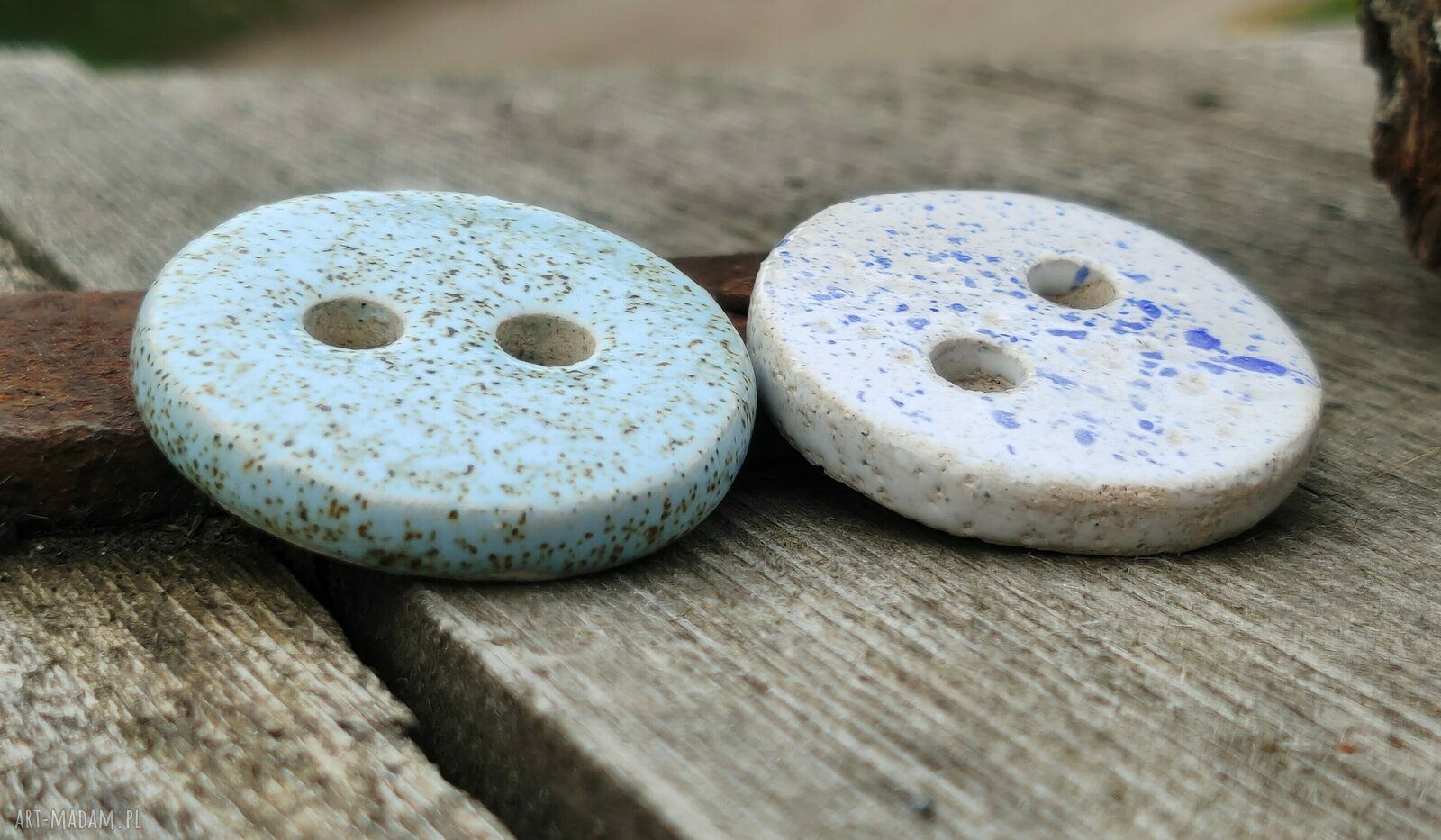 Komplet ceramicznych guzików (c647) - błękit i biel, 2 sztuki