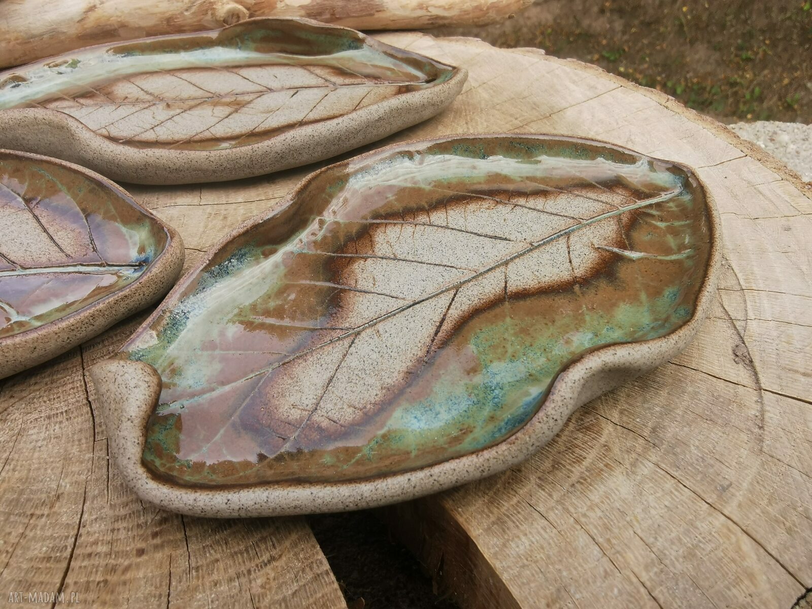 Komplet ceramicznych talerzyków w kształcie liści z kamionki (c347)