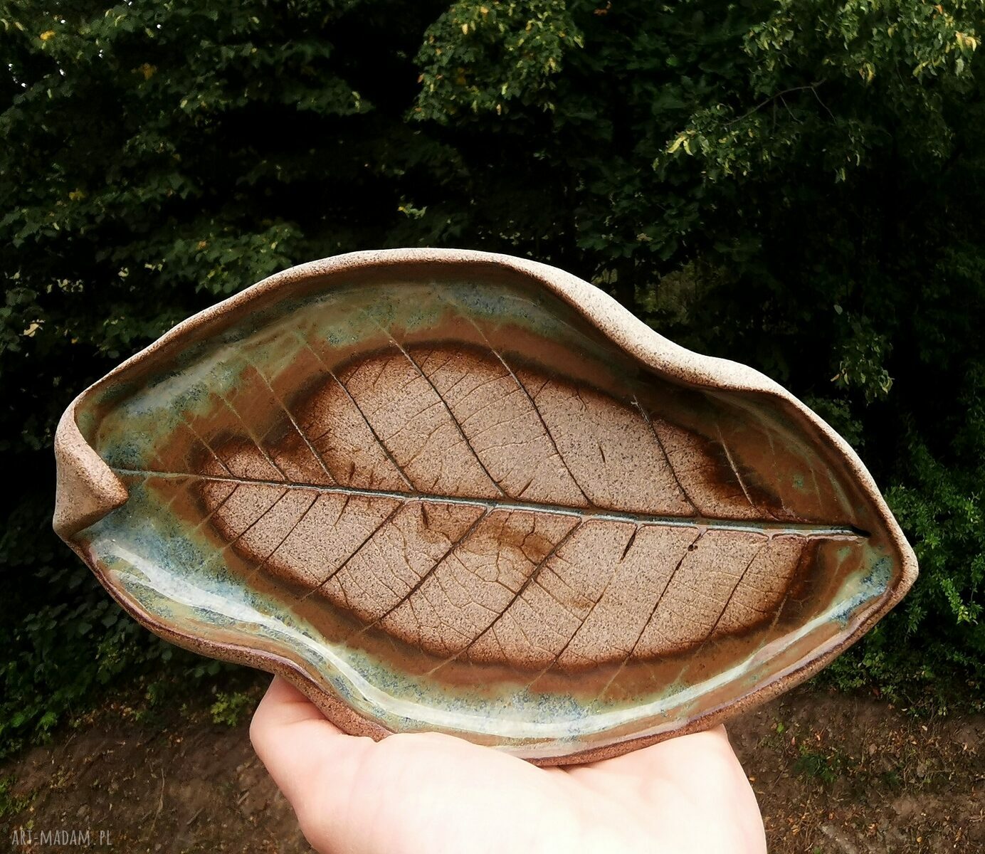 Komplet ceramicznych talerzyków w kształcie liści z kamionki (c347)