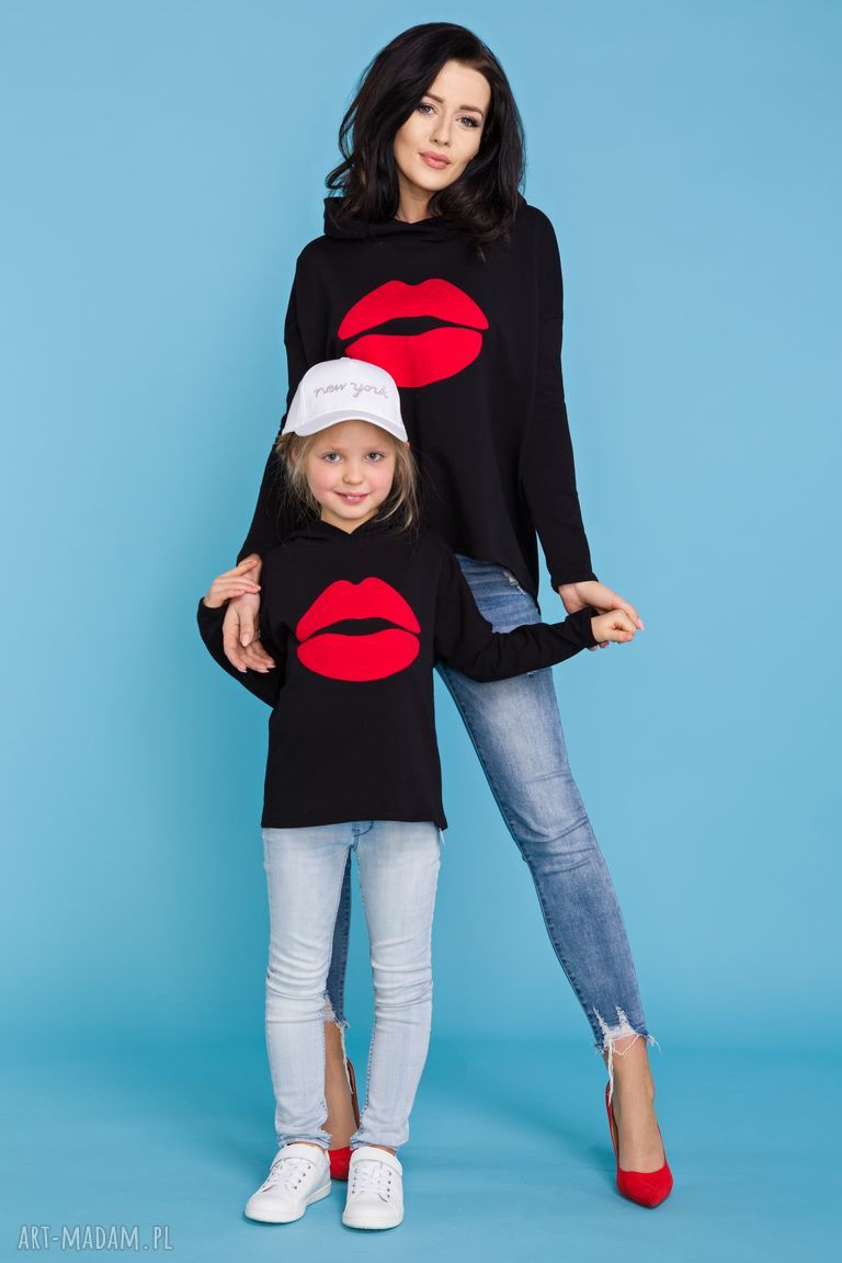 Komplet mama i córka - bluza z kapturem z aplikacją ust, model 22 (czarny i czerwony)