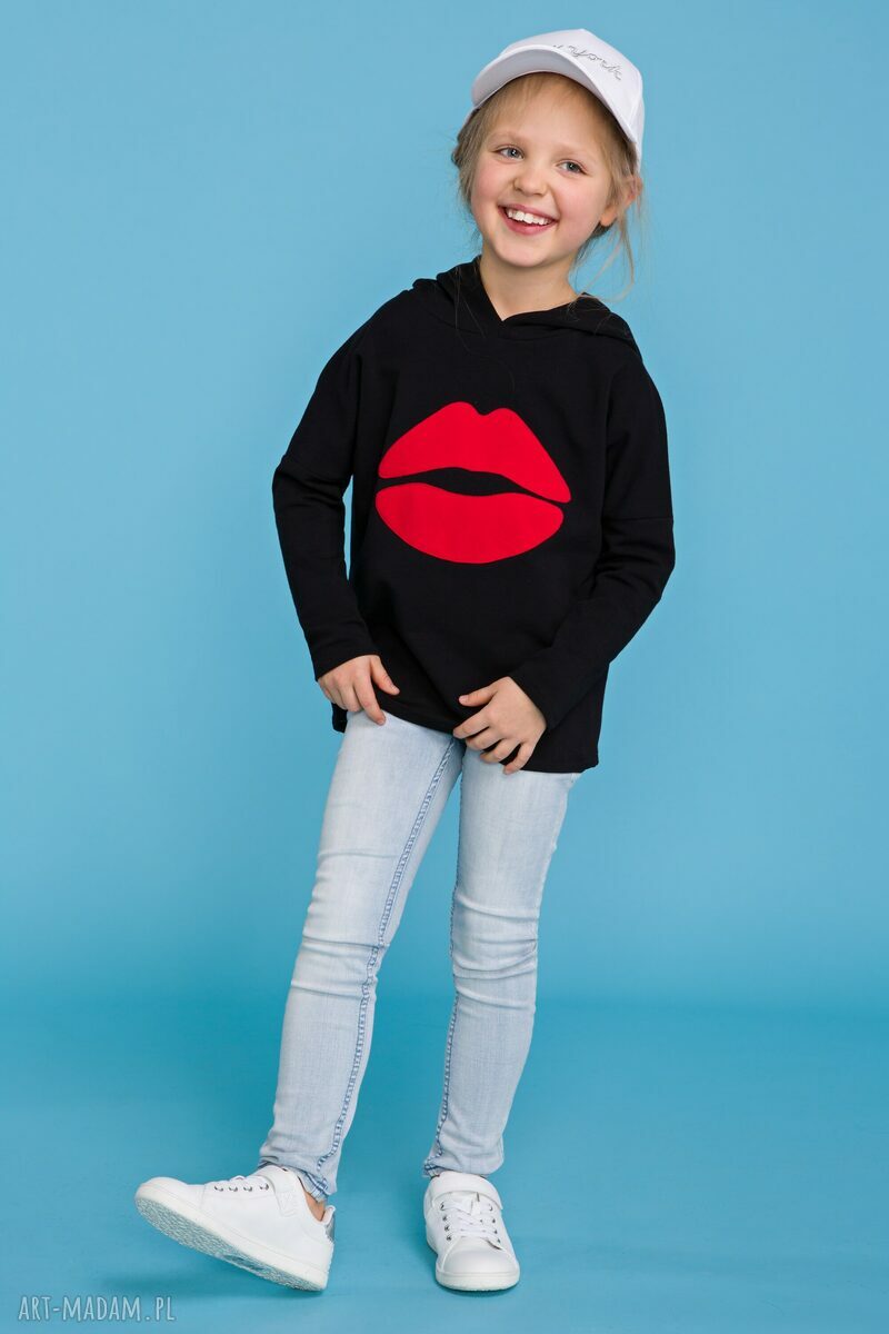 Komplet mama i córka - bluza z kapturem z aplikacją ust, model 22 (czarny i czerwony)