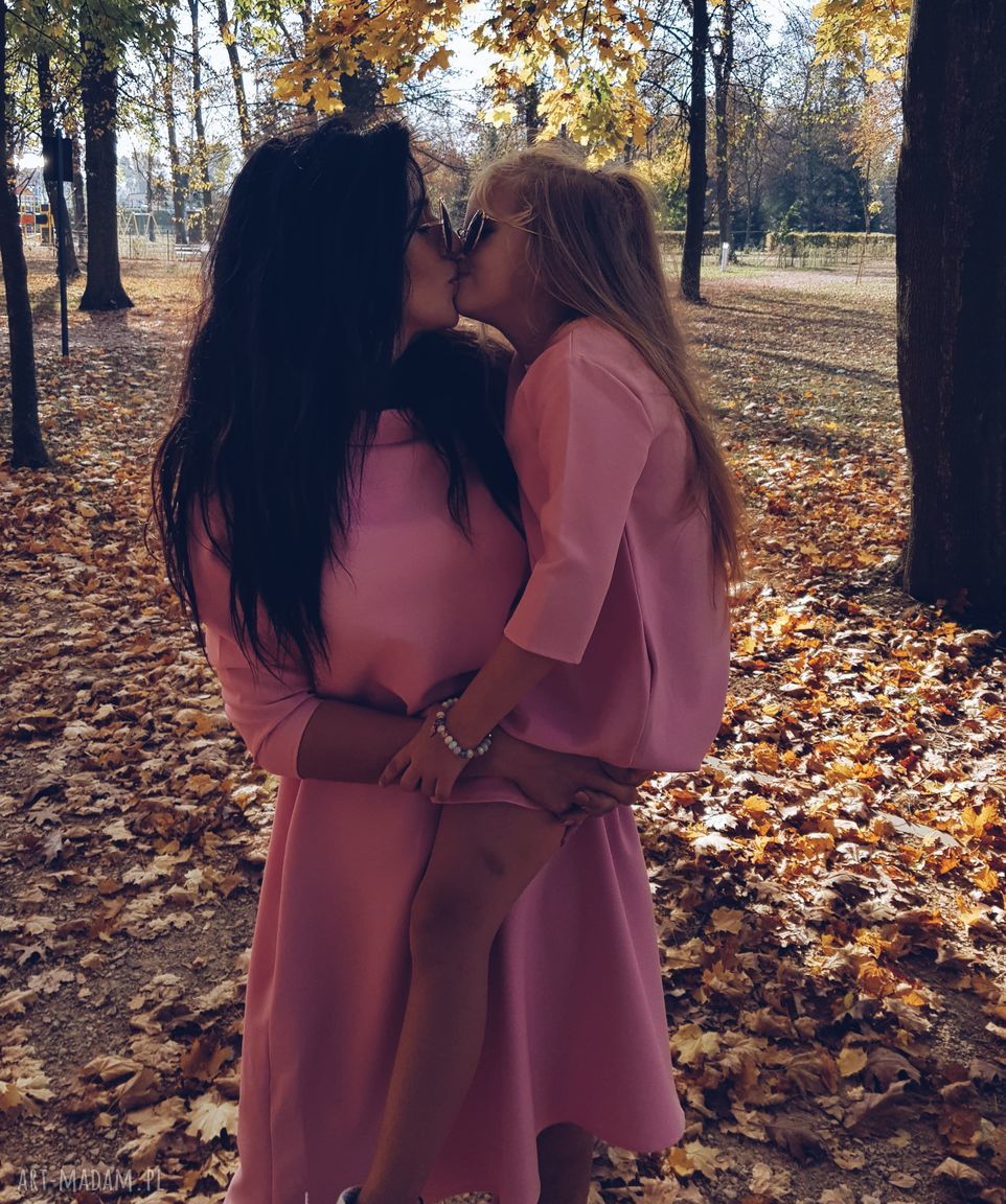 Komplet dla mamy i córki - elegancka sukienka trapezowa z kieszeniami, model 24, jasnoróżowa