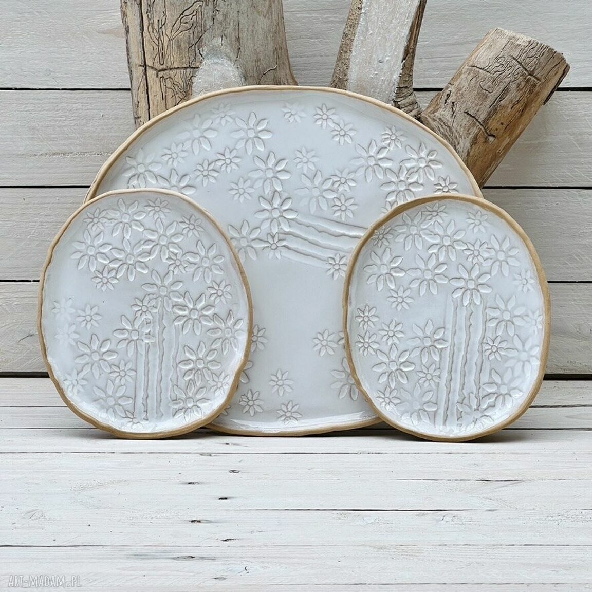 Ceramiczny komplet do serwowania serów w kwiaty margerytek