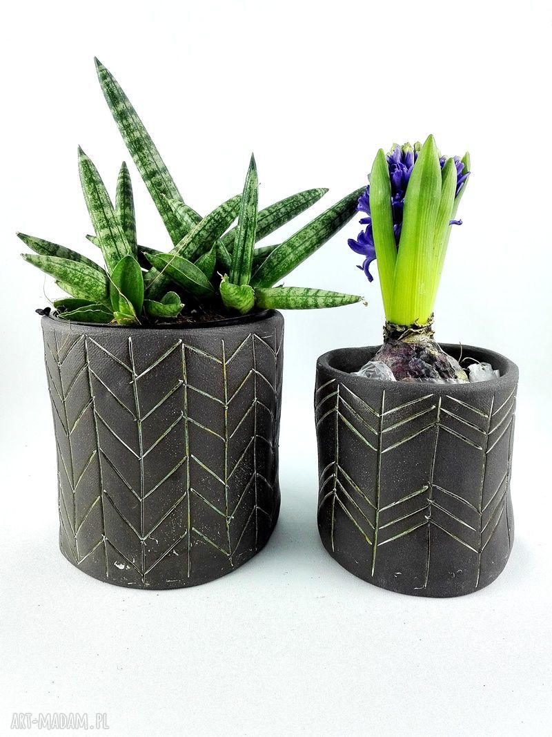 Komplet 3 matowych doniczek ceramicznych z czarnej gliny - handmade