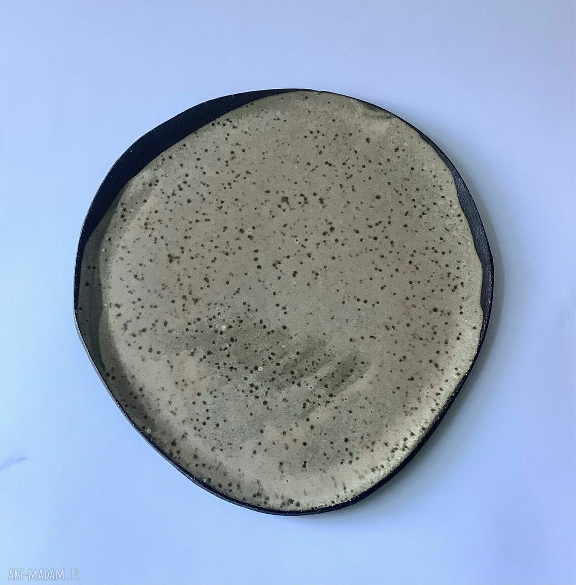 Komplet 3 dużych talerzy ręcznie robionych - beżowa ceramika 24 cm