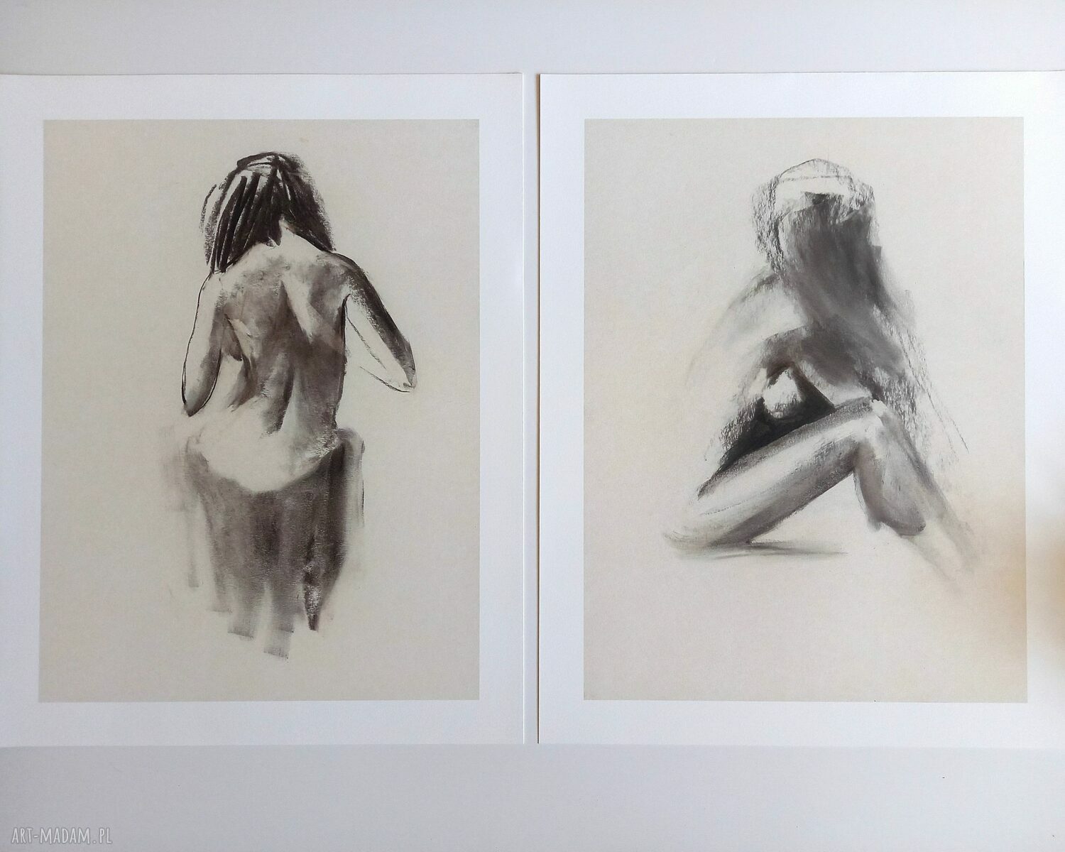 Komplet grafik 30x40 cm - zmysłowy obraz z postacią kobiety