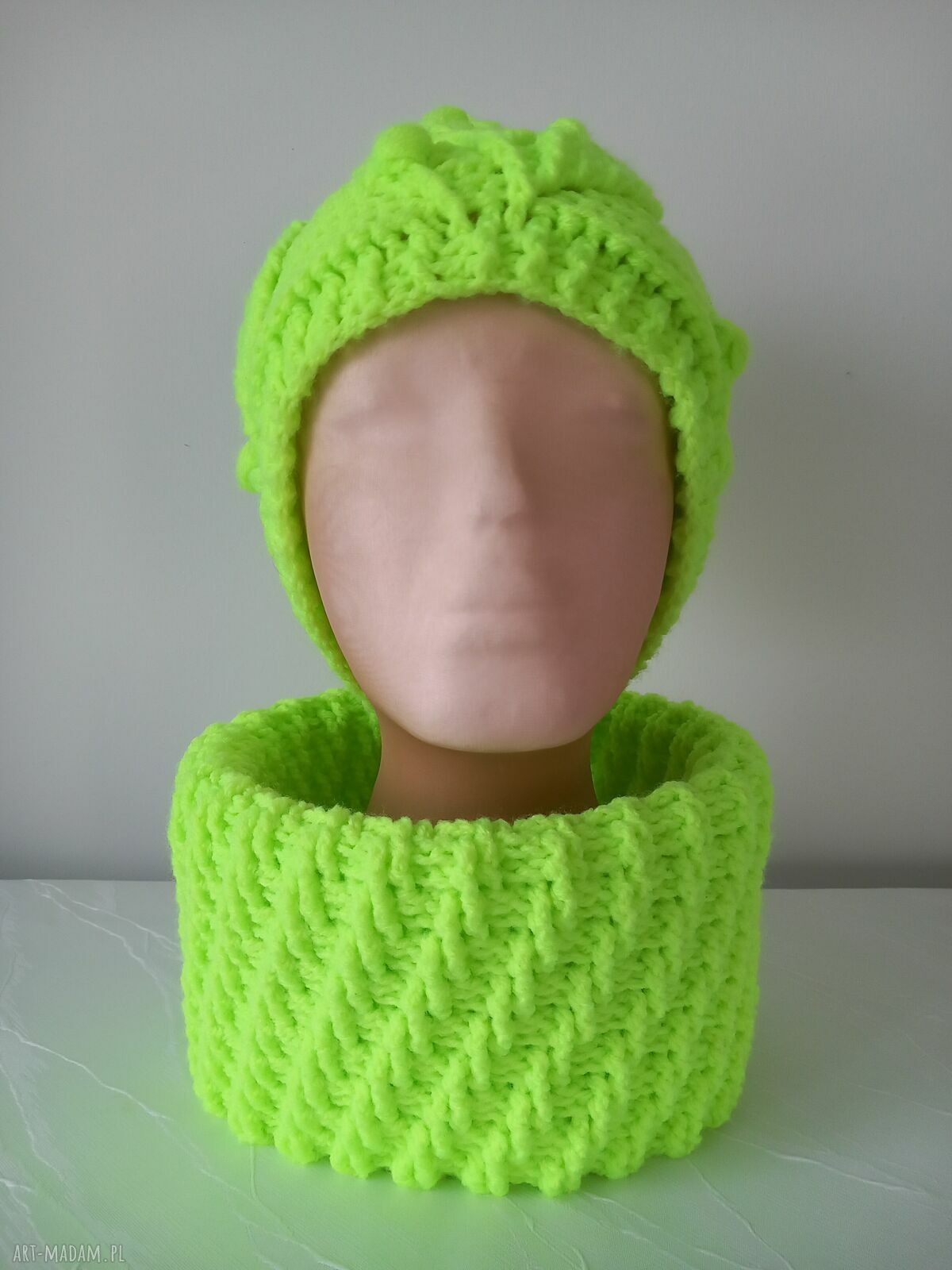 Komplet na ferie: czapka i komin „Neonowe liście” handmade