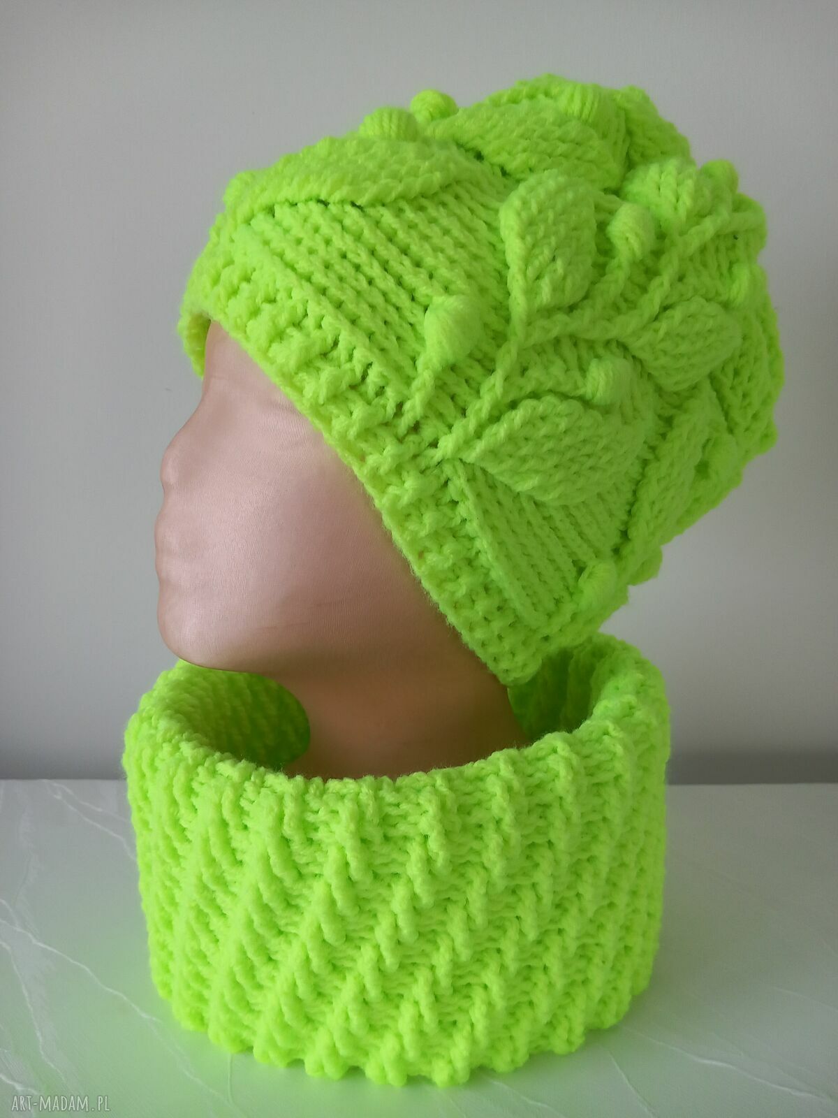 Komplet na ferie: czapka i komin „Neonowe liście” handmade