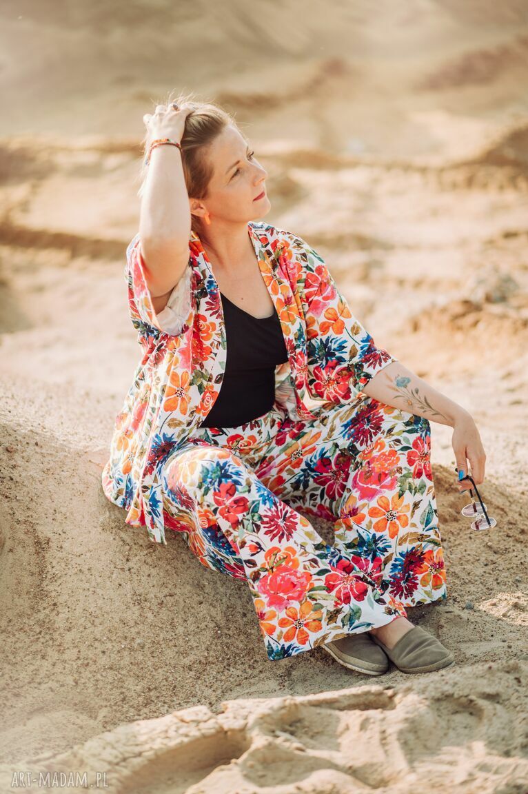 Komplet letni kwietna łaka spodnie narzutka kolorowe nadchodzące