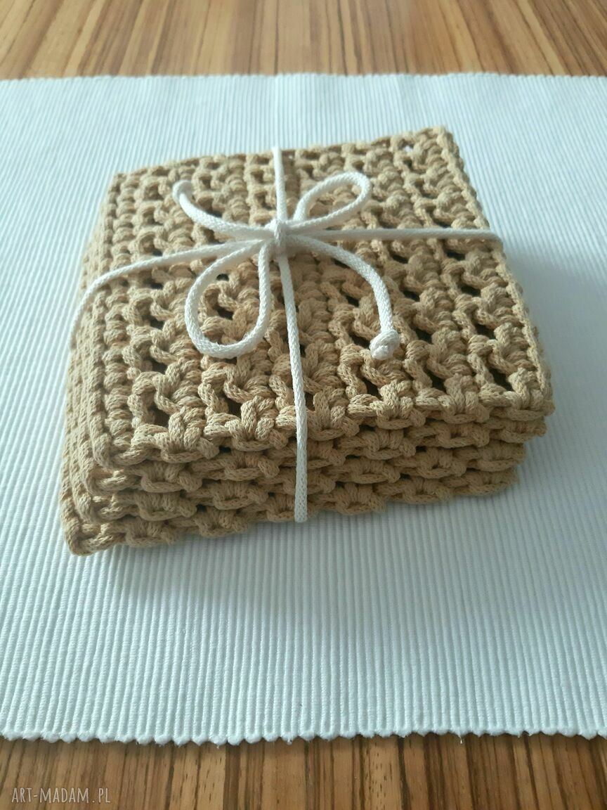 Komplet 4 ręcznie robionych podkładek kwadratowych 16x16 cm - musztardowe