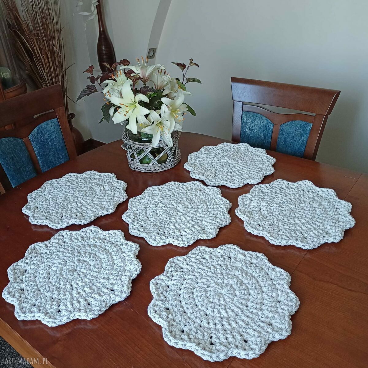 Komplet podkładek ze sznurka 6 szt. o średnicy 30 cm szydełkowe boho