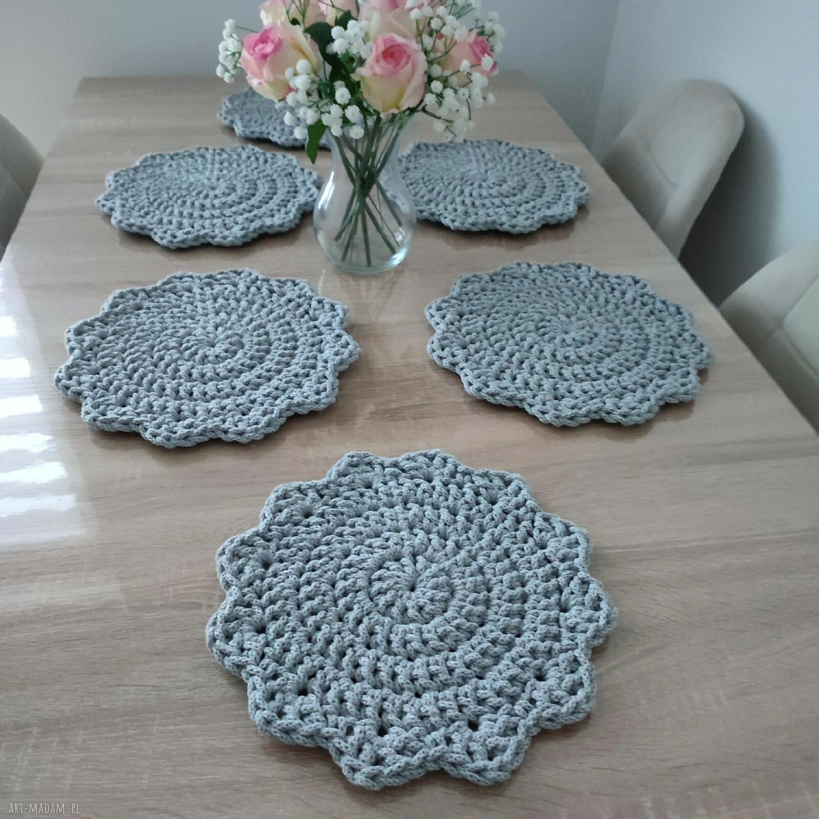Komplet podkładek szydełkowych pod talerze 30 cm (6 sztuk)
