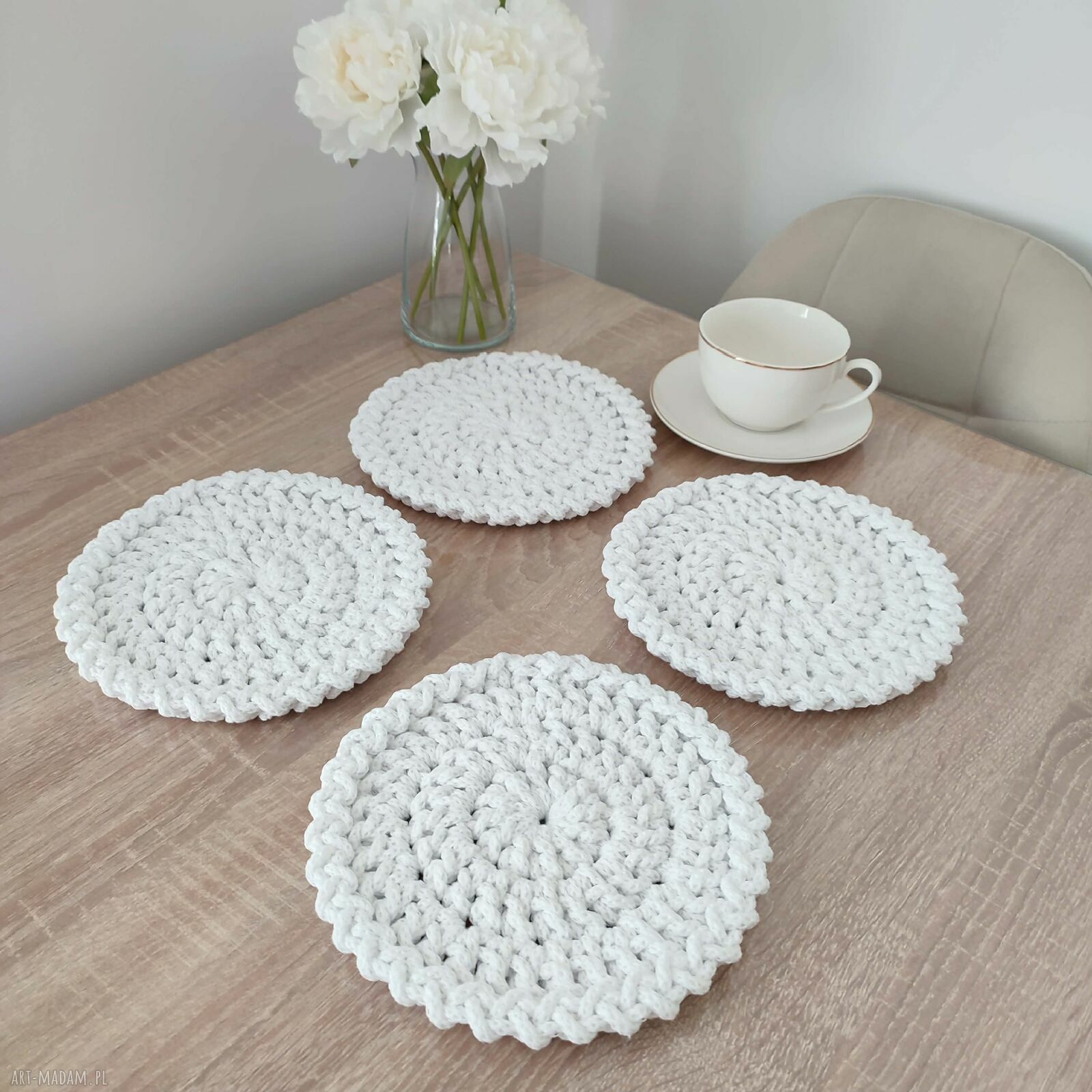 Komplet podkładek szydełkowych pod kubki 4 sztuki, średnica 20 cm