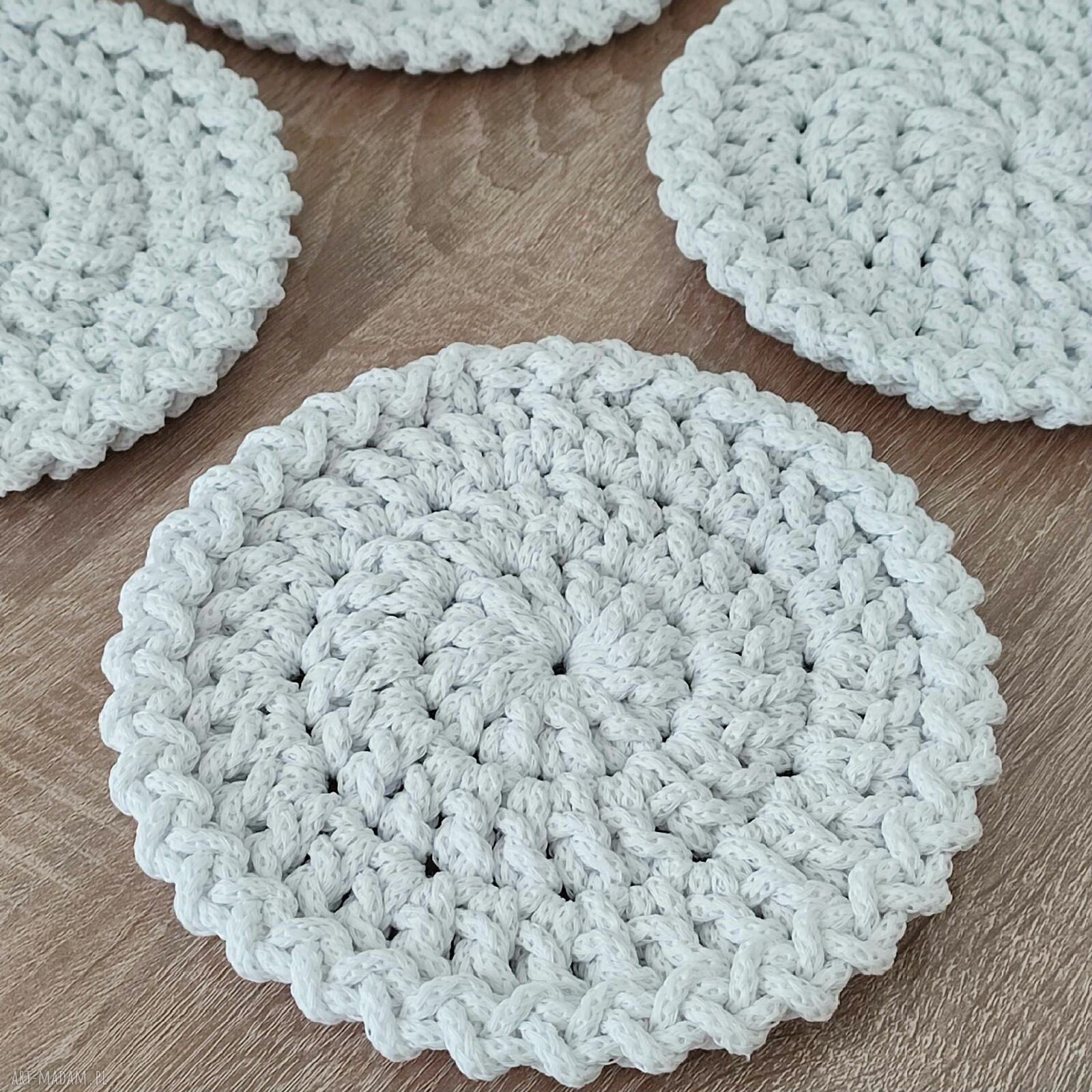 Komplet podkładek szydełkowych pod kubki 4 sztuki, średnica 20 cm