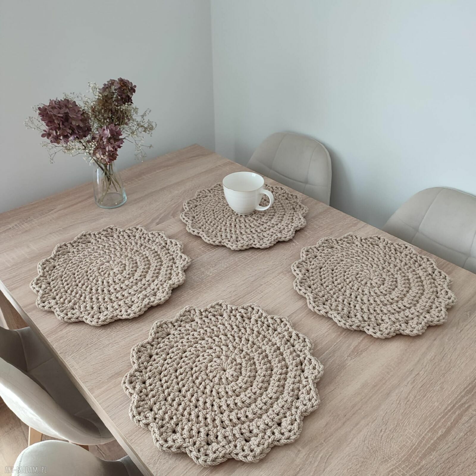 Ręcznie szydełkowane podkładki z bawełnianego sznurka - komplet 4 szt. (32 cm)