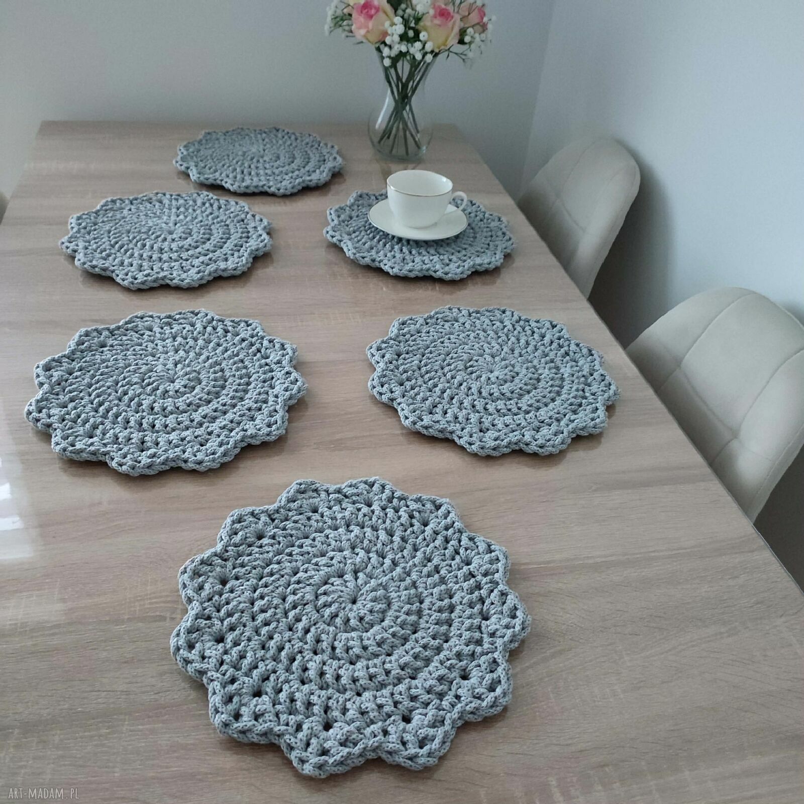 Komplet podkładek szydełkowych pod talerze 30 cm 6 sztuk