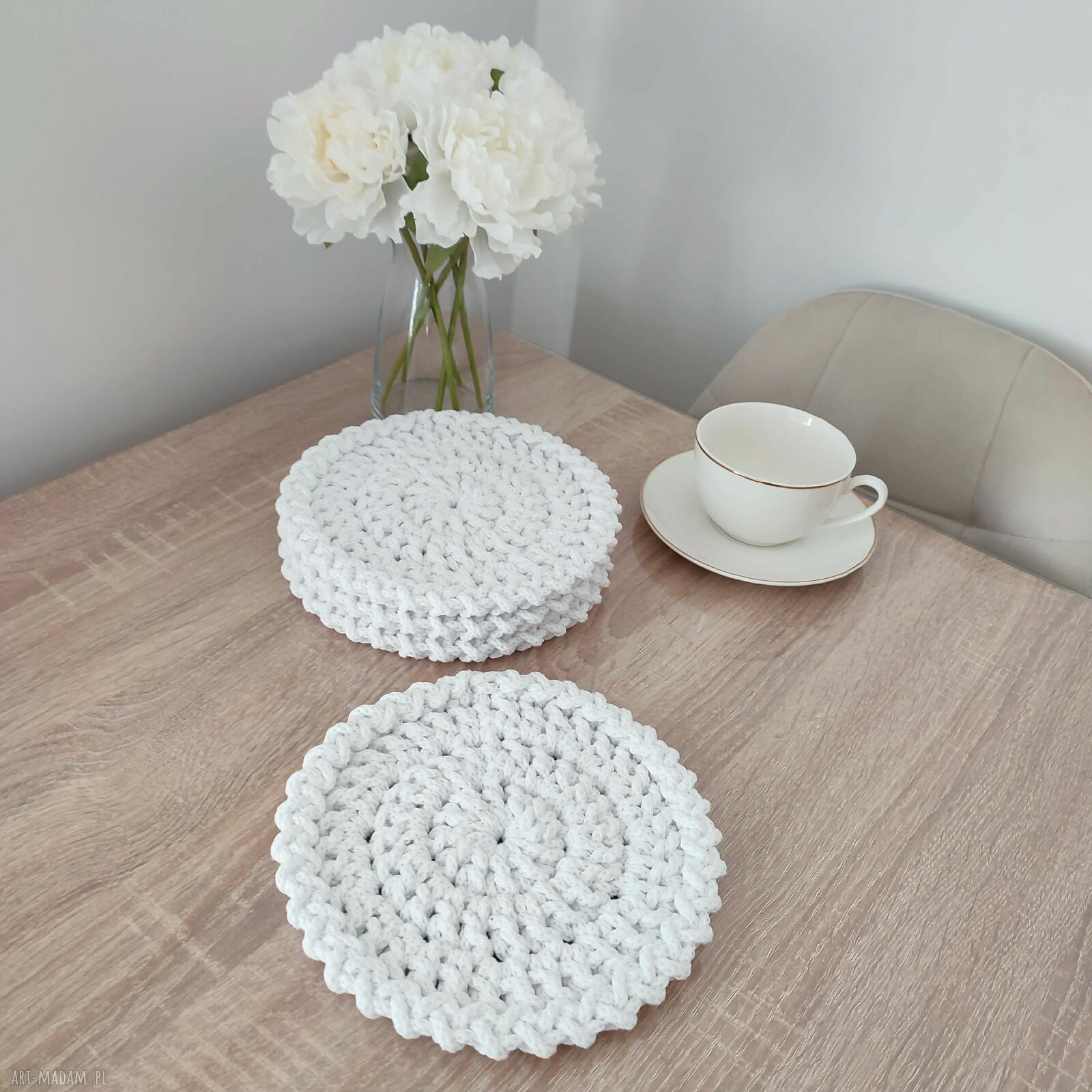 Komplet podkładek szydełkowych pod kubki 4 sztuki, średnica 20 cm
