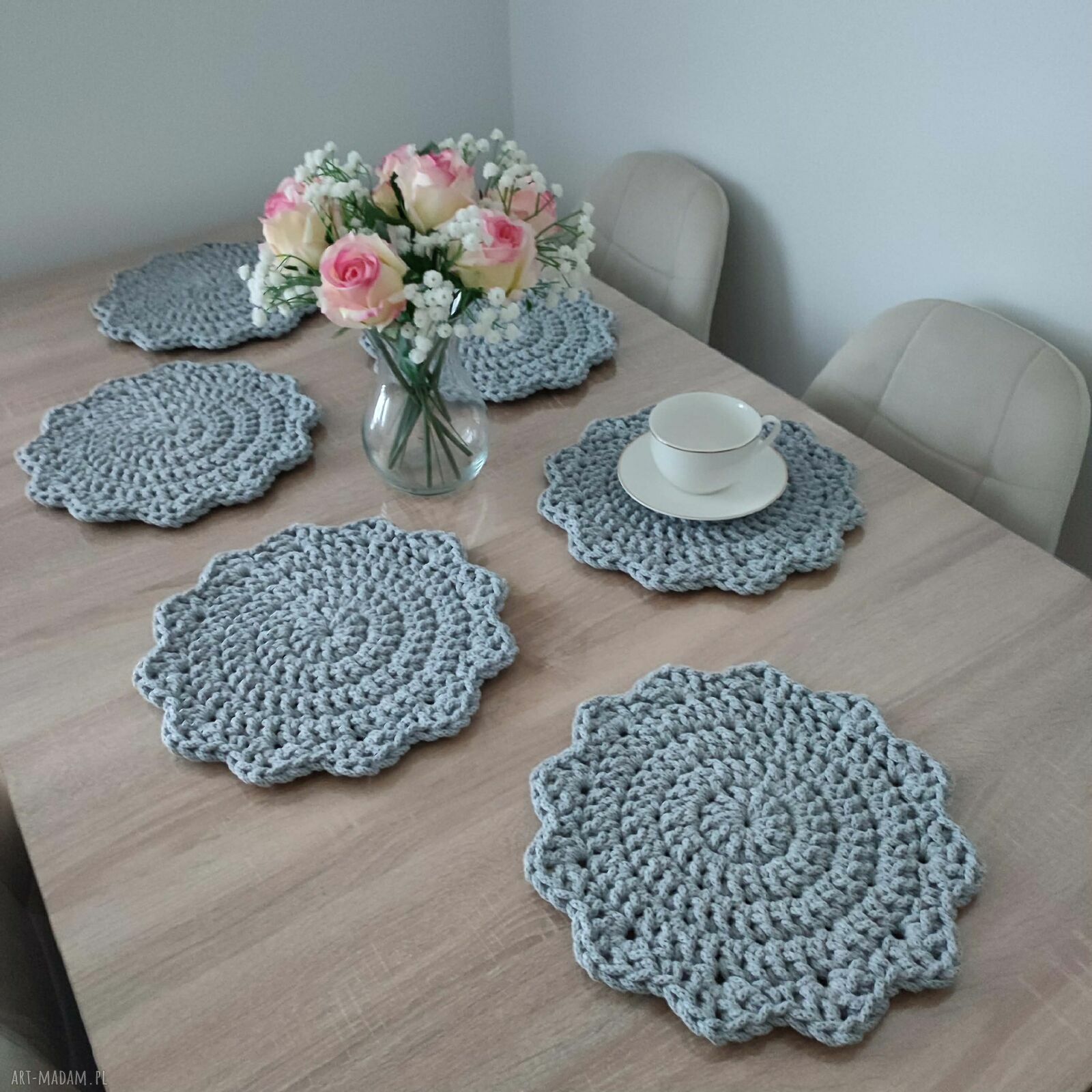 Komplet podkładek szydełkowych pod talerze 30 cm (6 sztuk)