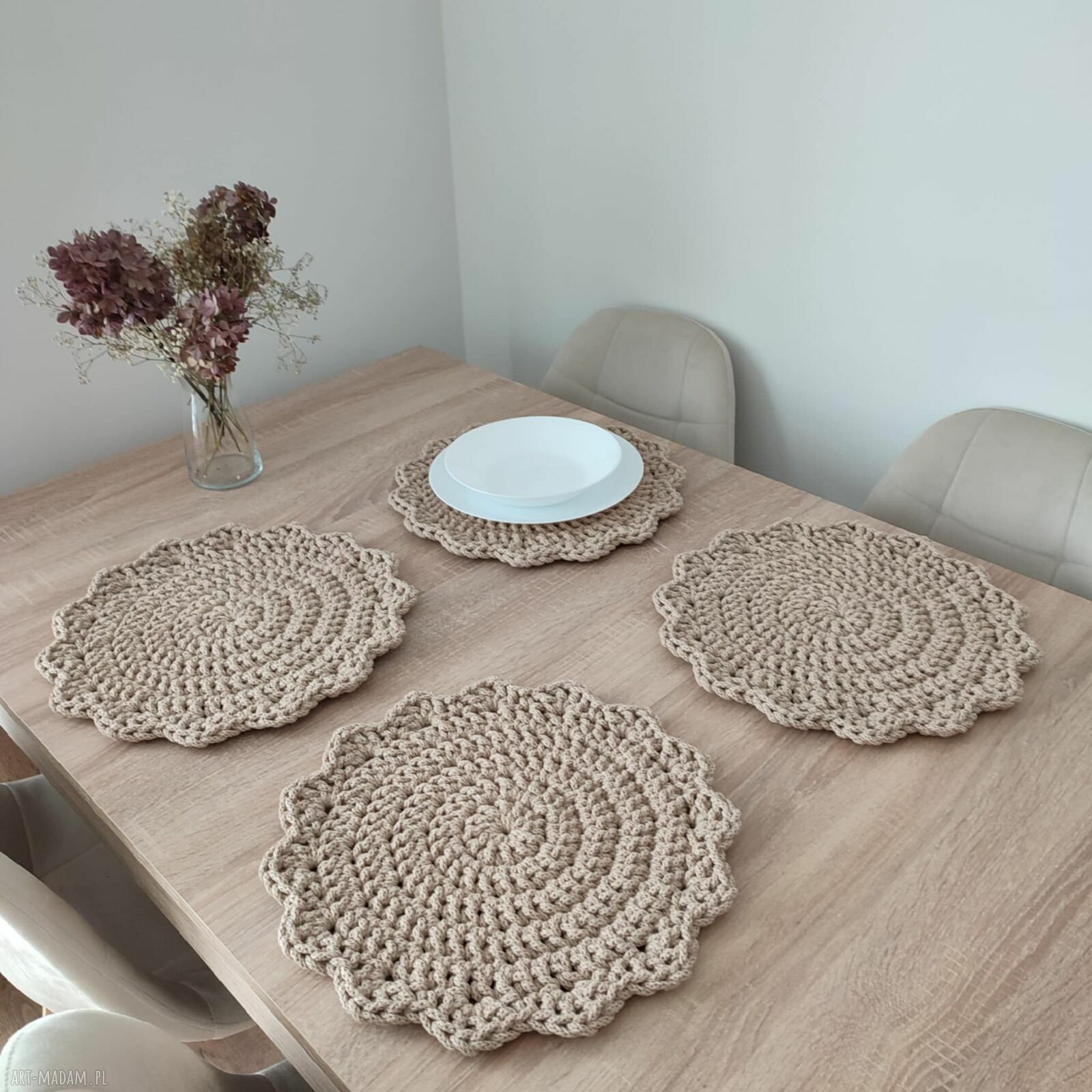 Ręcznie szydełkowane podkładki z bawełnianego sznurka - komplet 4 szt. (32 cm)