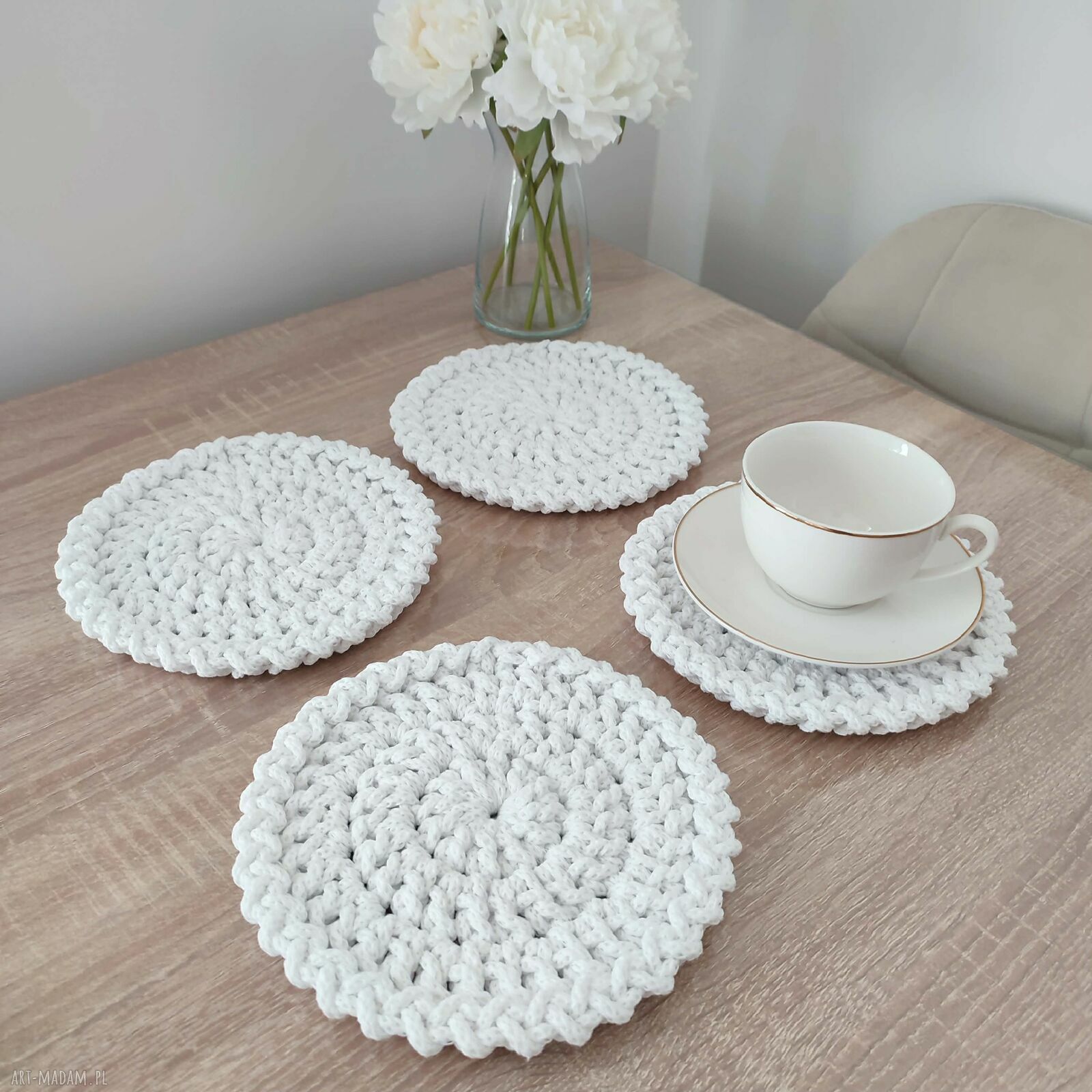 Komplet podkładek szydełkowych pod kubki 4 sztuki, średnica 20 cm