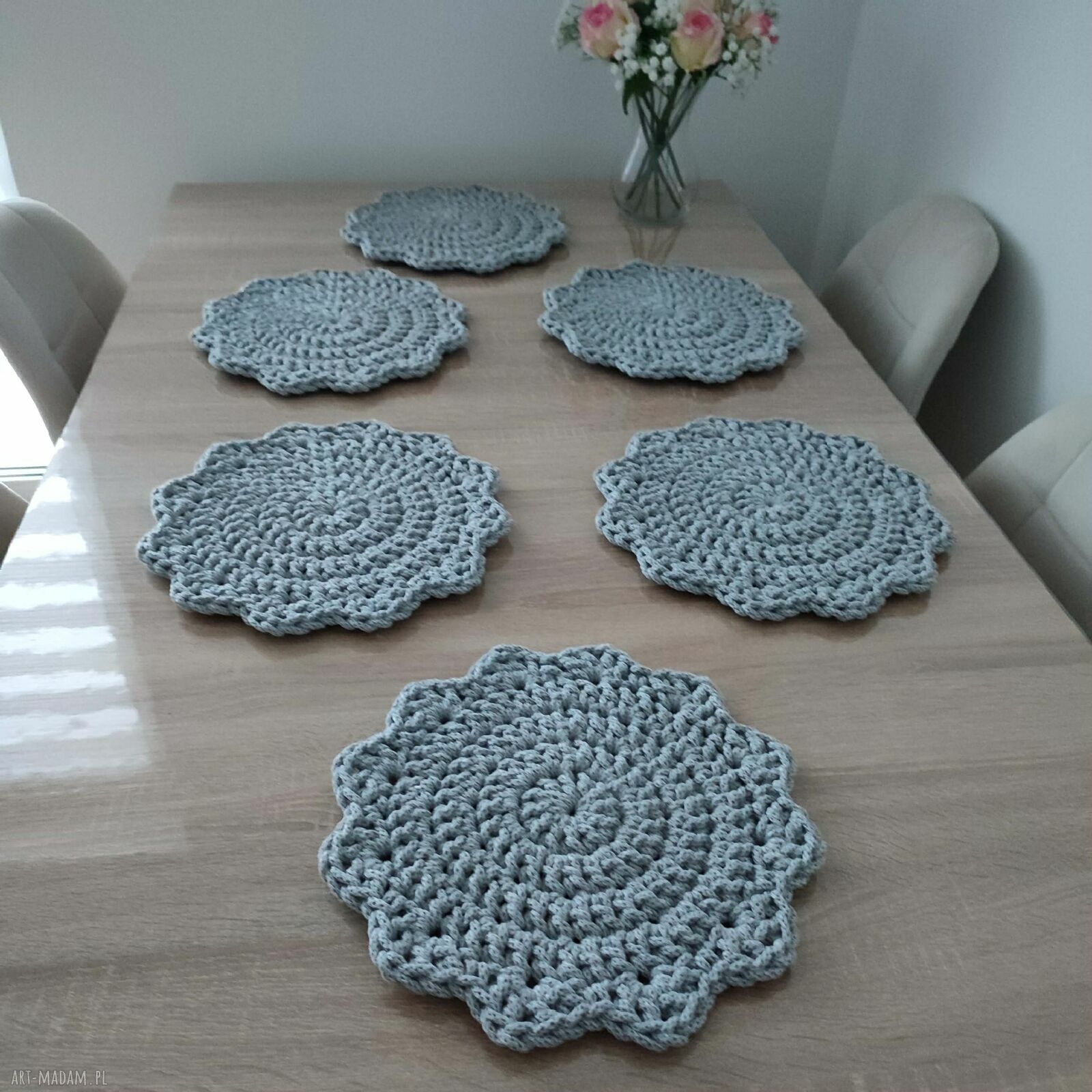 Komplet podkładek szydełkowych pod talerze 30 cm (6 sztuk)