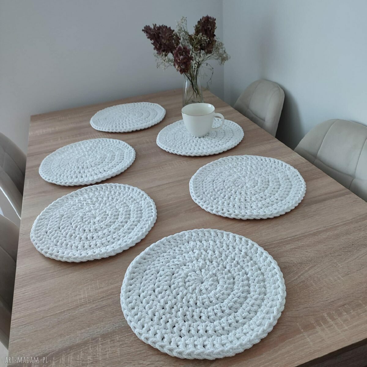 Komplet podkładek szydełkowych pod talerze 6 szt. 28 cm