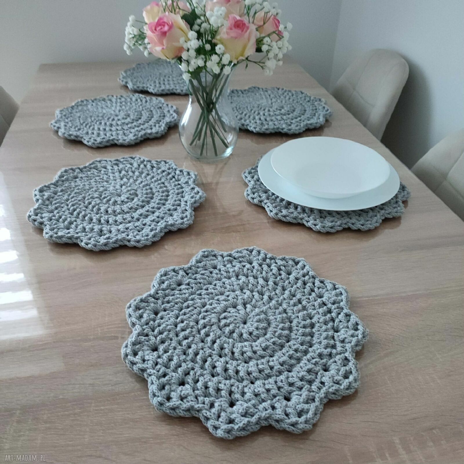 Komplet podkładek szydełkowych pod talerze 30 cm (6 sztuk)
