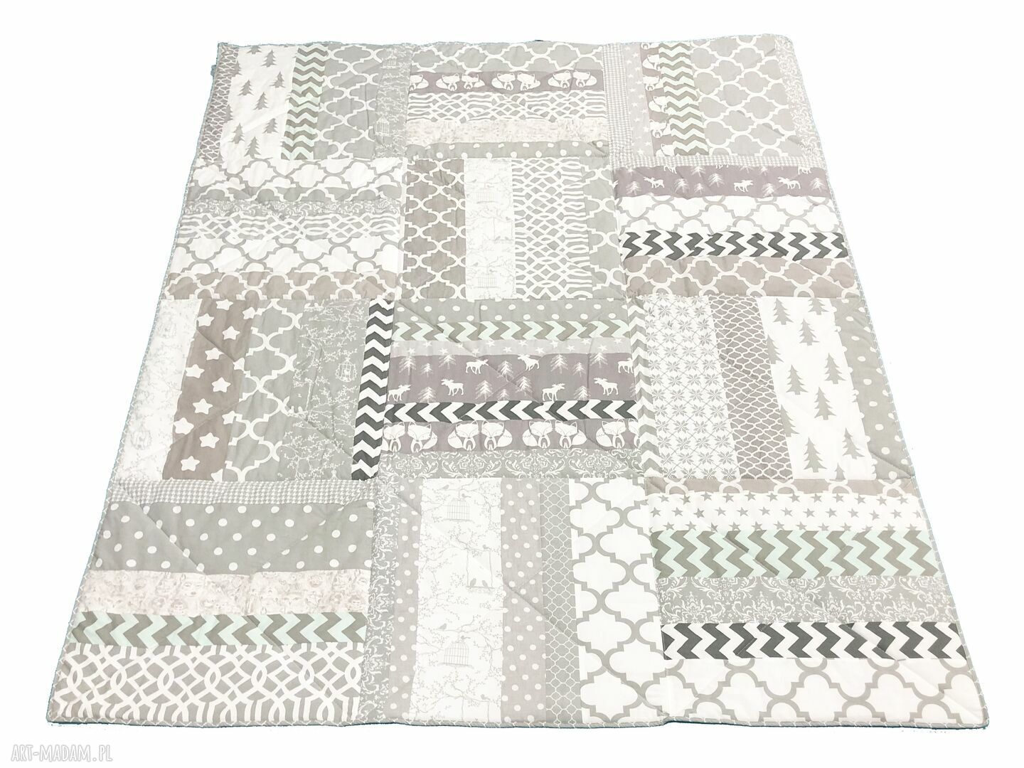 Komplet S&S: szara narzuta patchworkowa 160x210 cm i 4 poduszki