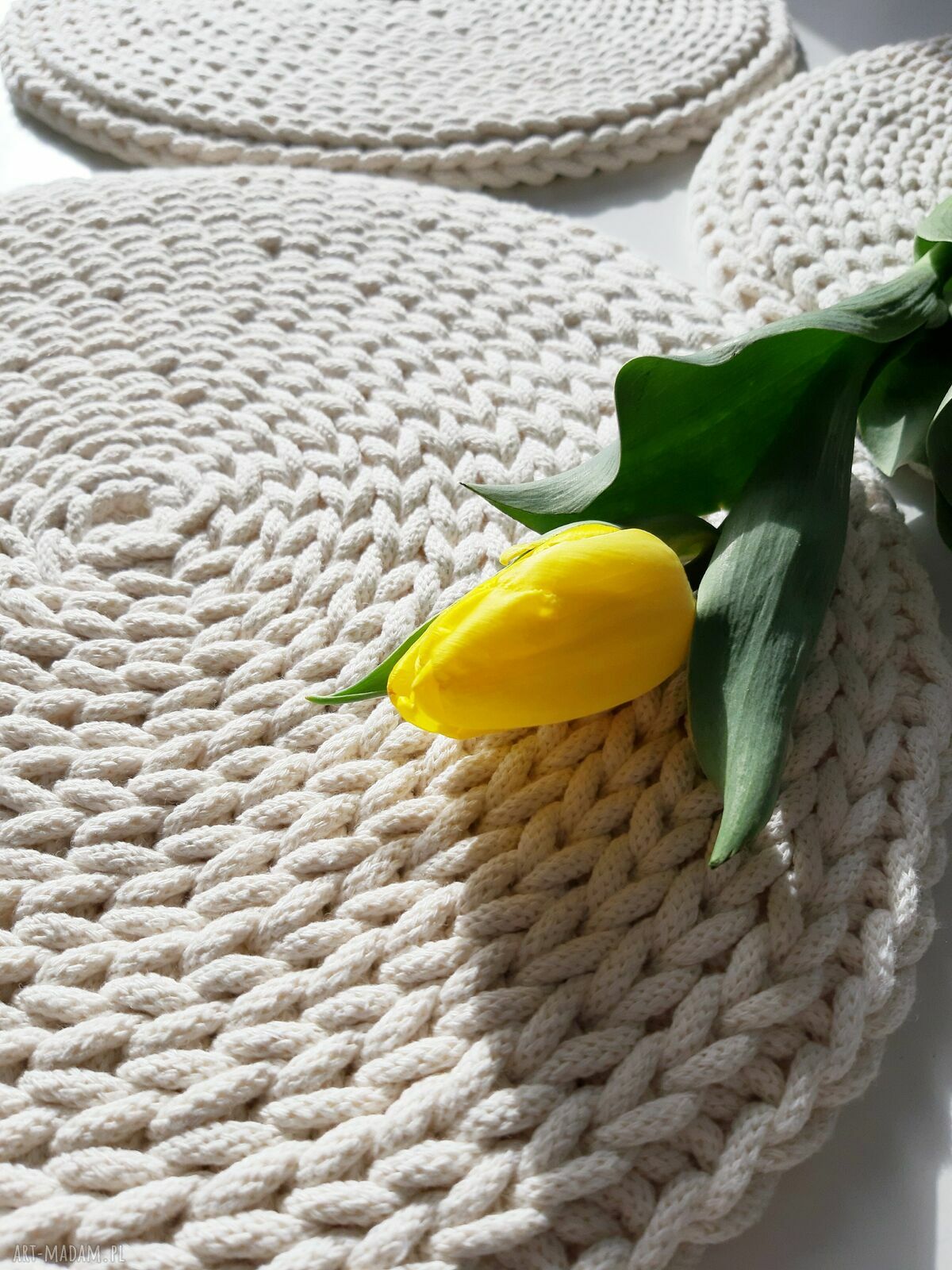Komplet 4 ręcznie plecionych podkładek ze sznurka na stół - kremowe 35 cm