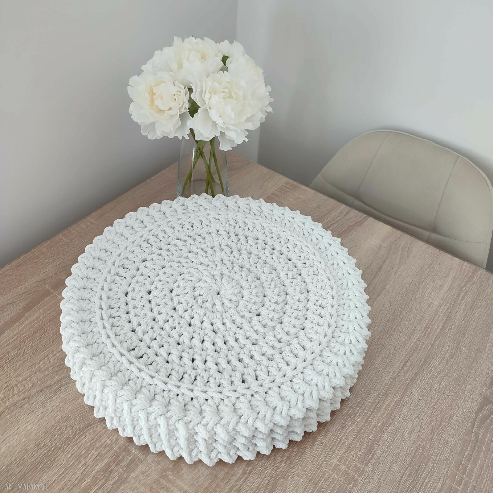 Ręcznie szydełkowane podkładki pod talerze - komplet 4 szt. o średnicy 38 cm