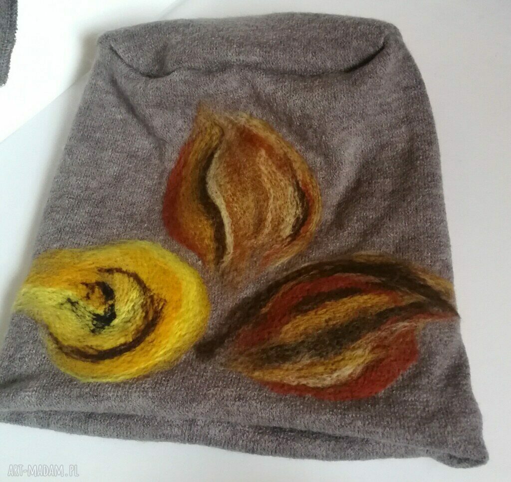 Komplet wełniany szary handmade - czapka i chusta z merynosów w kwiaty