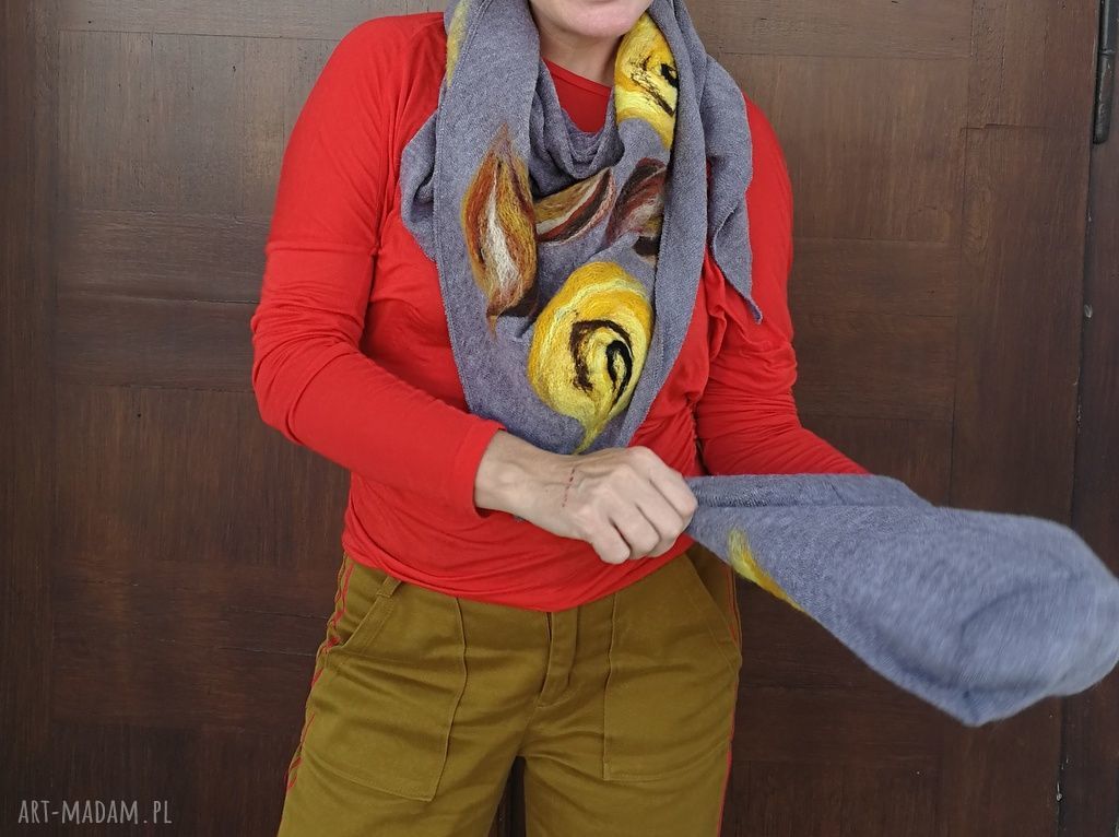Komplet wełniany szary handmade - czapka i chusta z merynosów w kwiaty