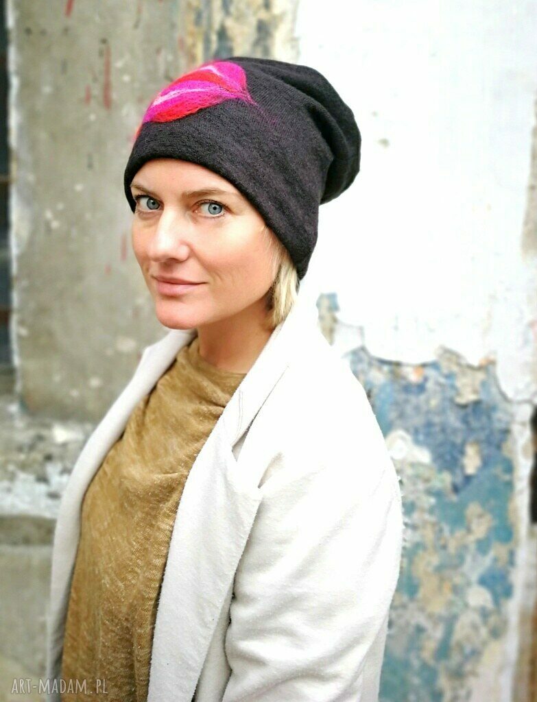 Komplet wełniany boho w kwiaty - czarna wełna merynosy: komin i czapka