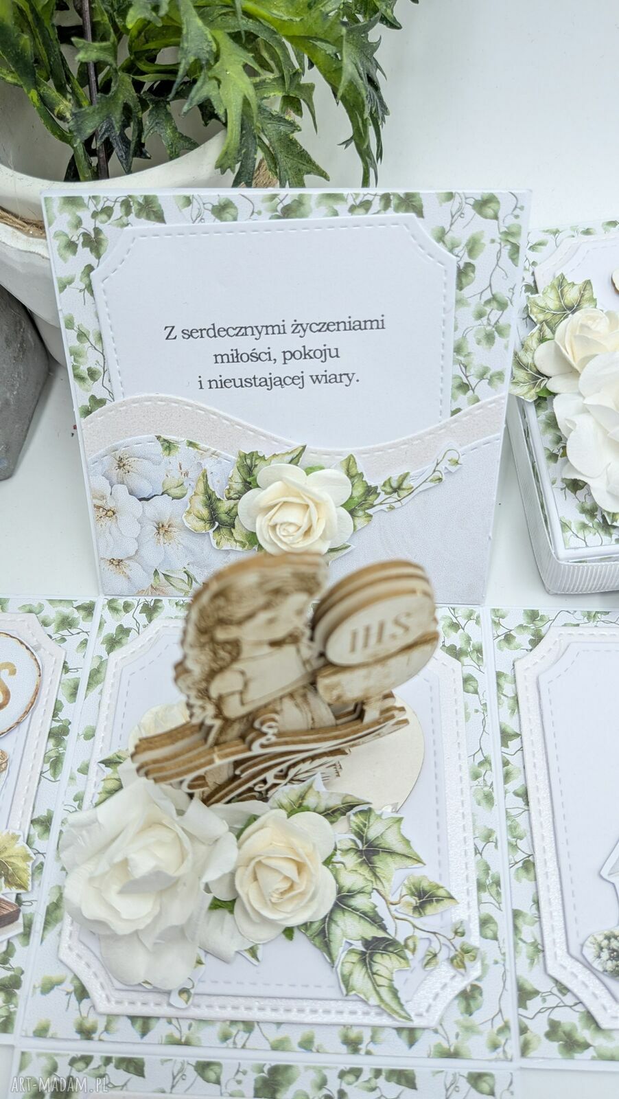 Kartka komunijna Exploding Box - ręcznie robiona dziewczynka IHS