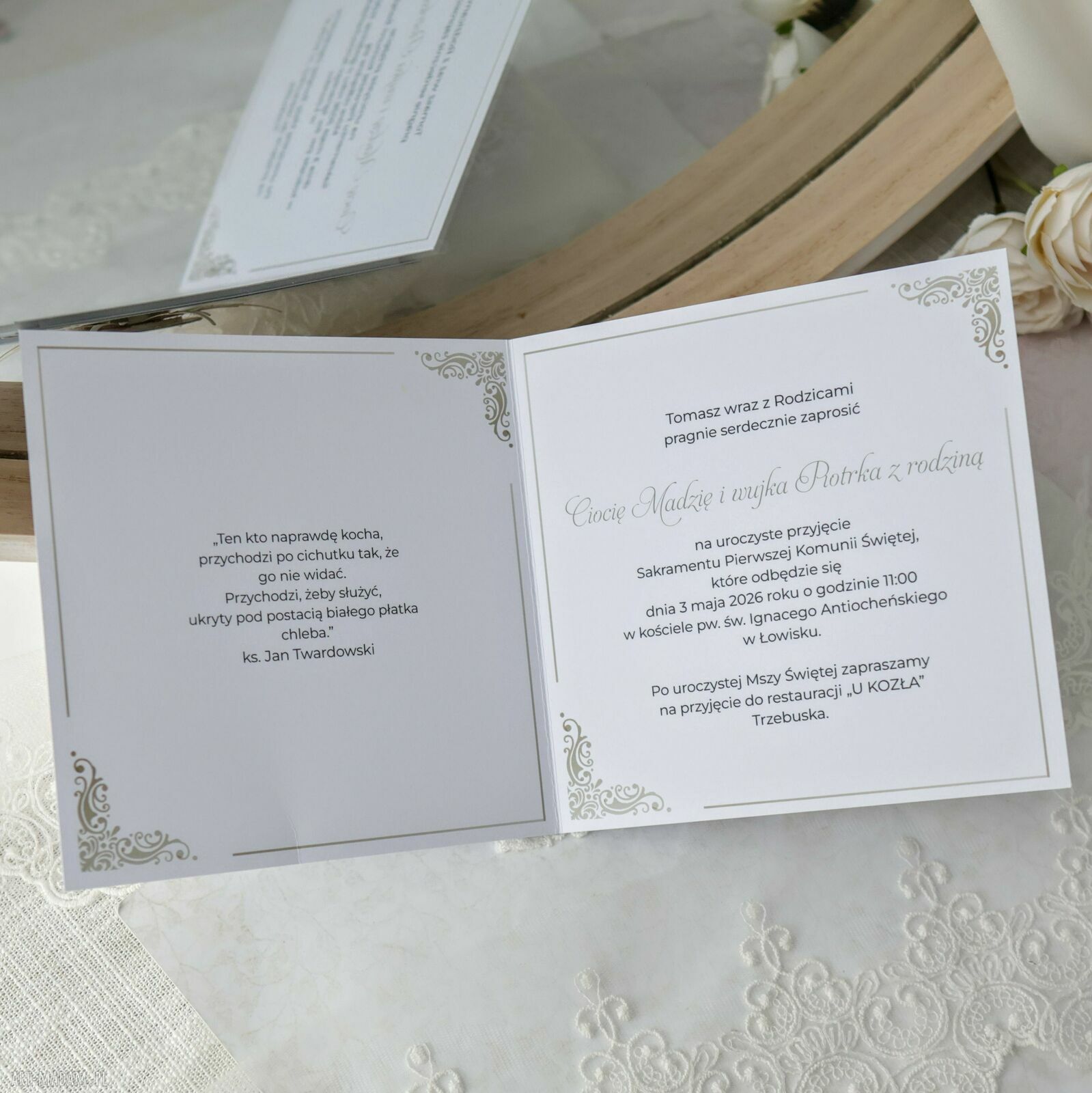 Zaproszenia komunijne dla chłopca i dziewczynki IHS, biało-złote - 5 szt.