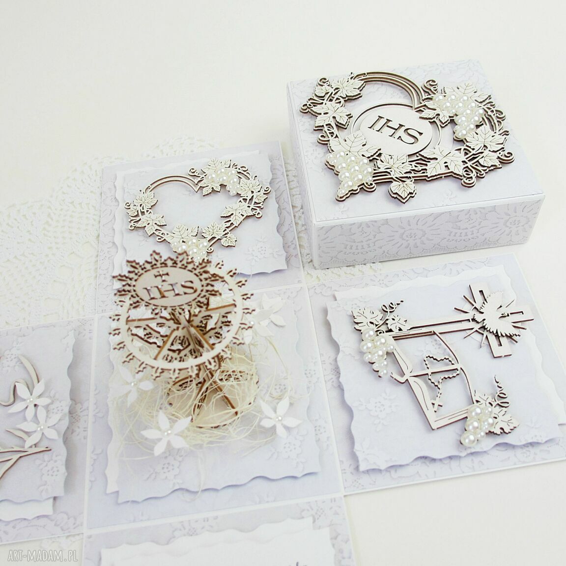 Komunijny exploding box Marbella - pamiątka Pierwszej Komunii Świętej (3D)