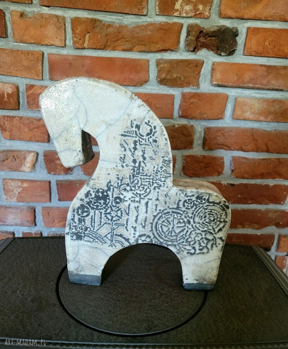 Koń ex machina - ręcznie wykonana rzeźba ceramiczna raku