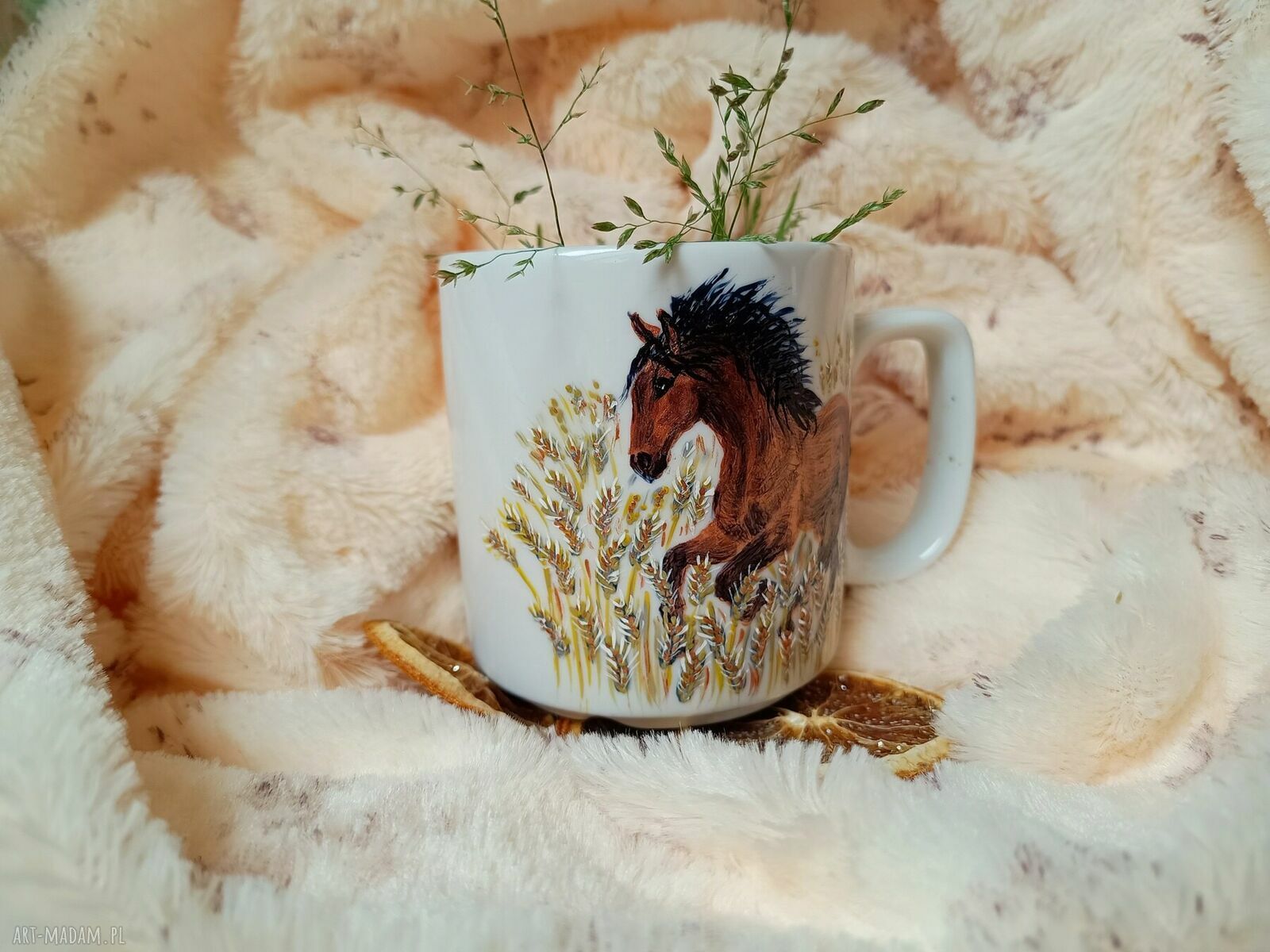 Koń galop wśród zbóż - ręcznie malowany kubek 300 ml
