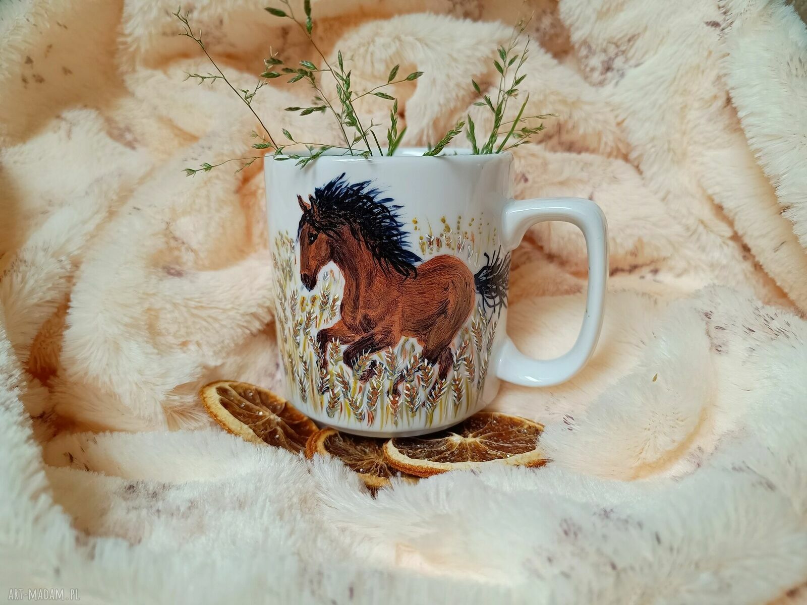Koń galop wśród zbóż - ręcznie malowany kubek 300 ml