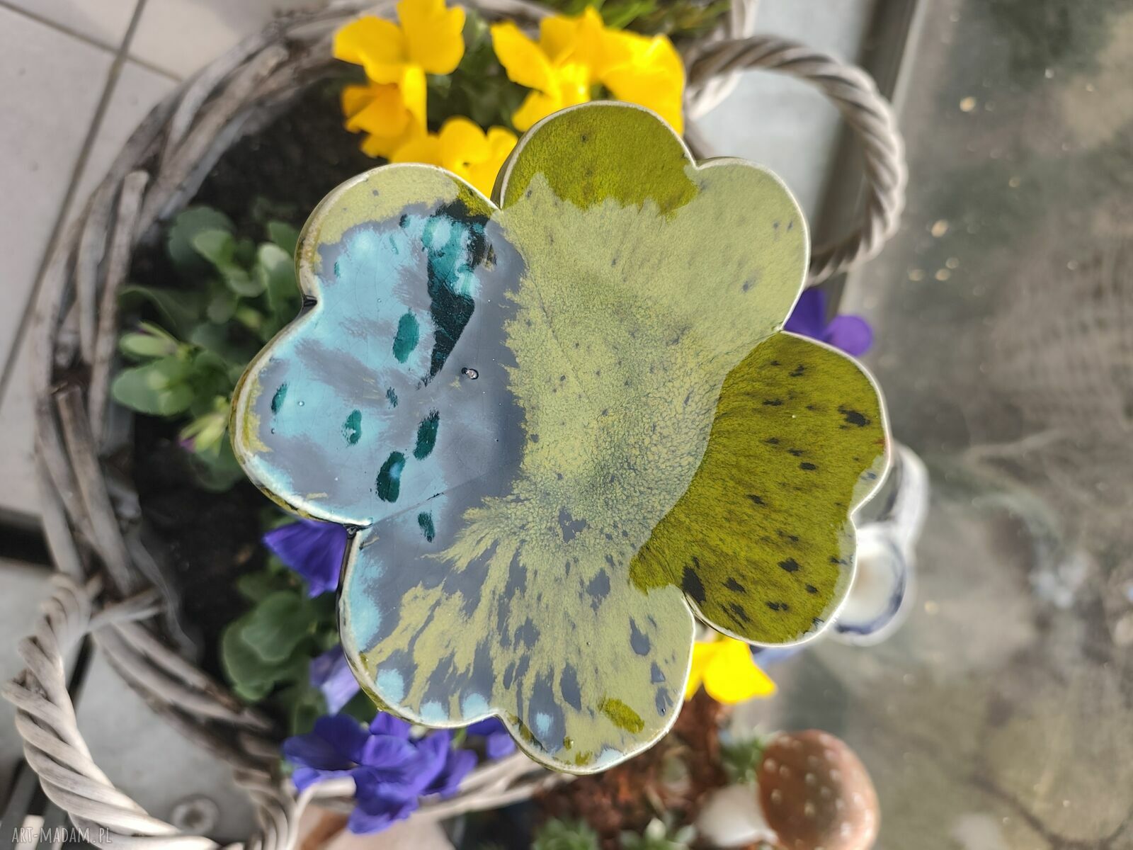 Ceramiczna koniczyna czterolistna - poidło na tyczce bambusowej