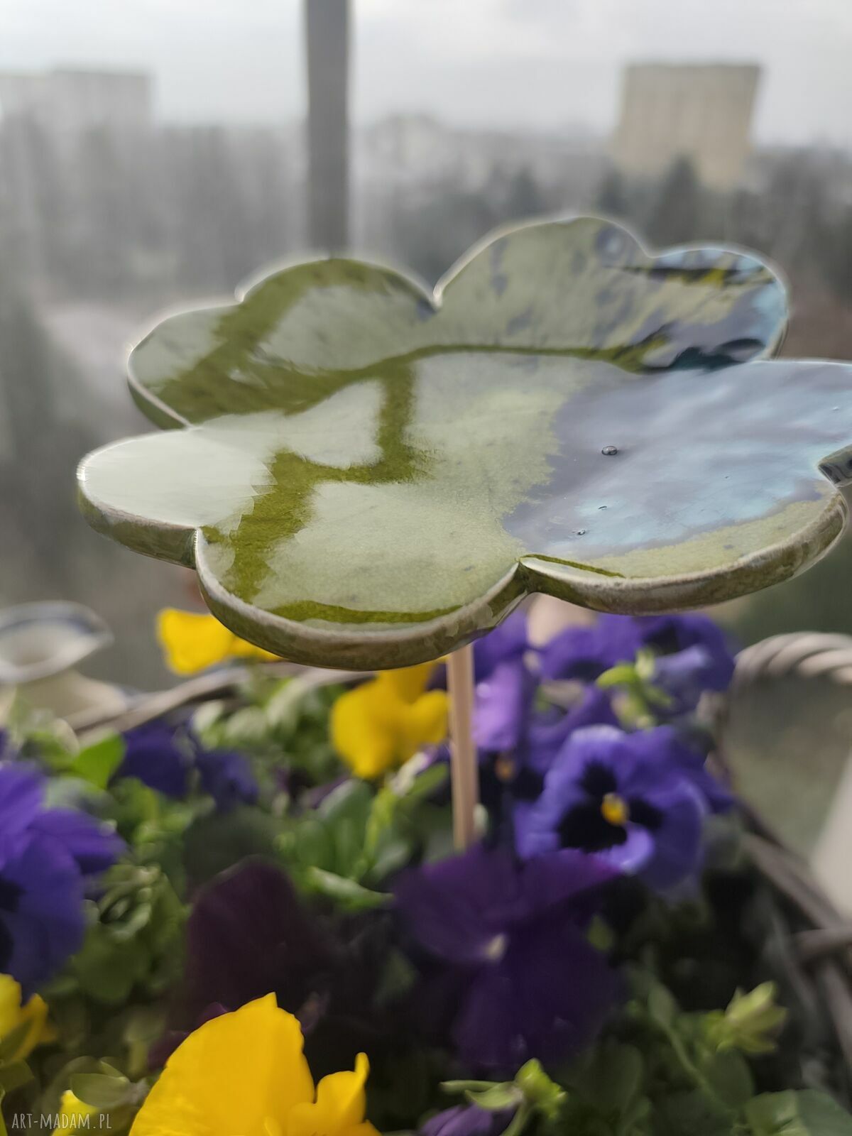 Ceramiczna koniczyna czterolistna - poidło na tyczce bambusowej